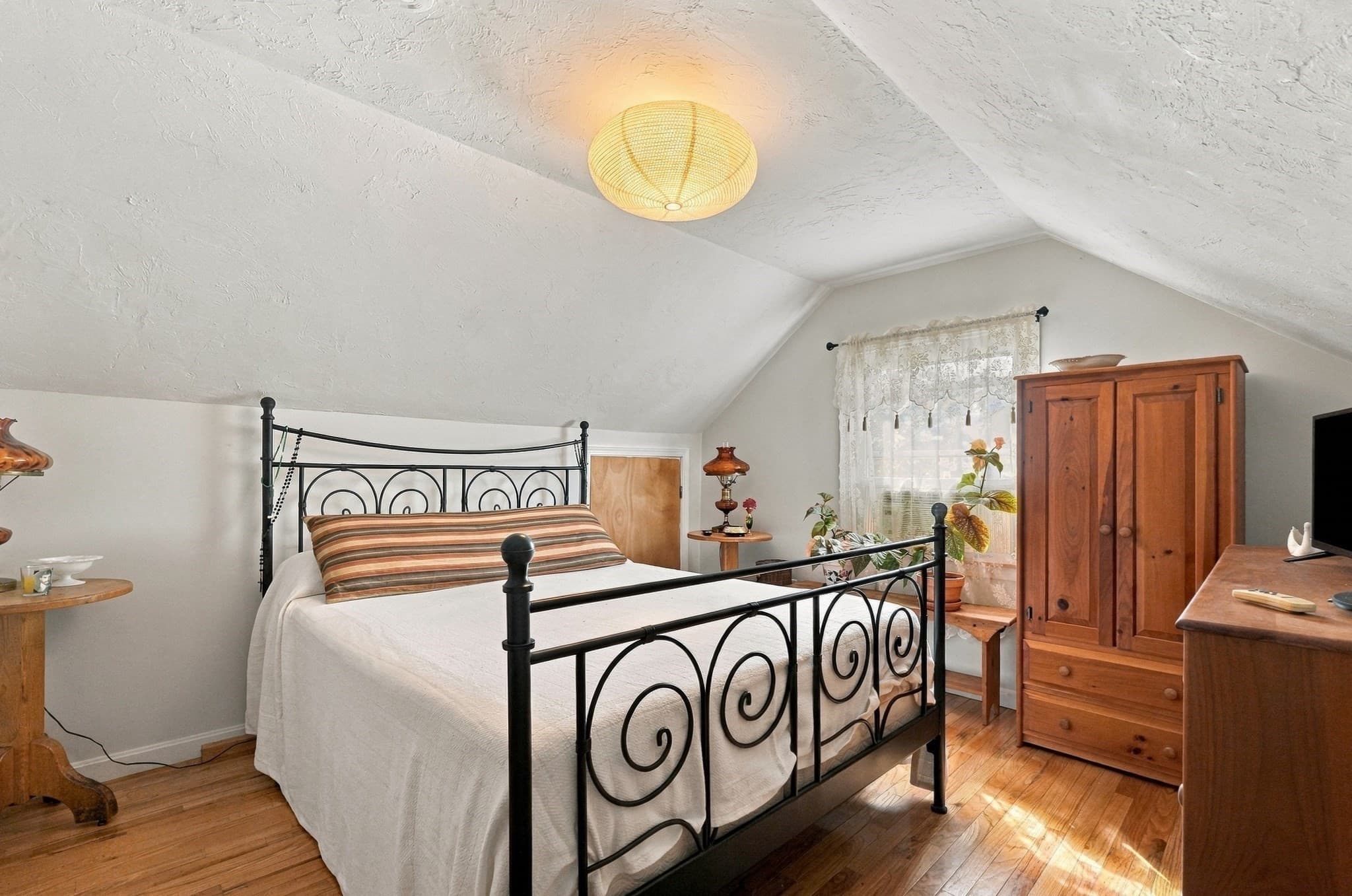 Single Family Residence at 25 Bellevue St, New Bedford MA 02744, New Bedford, photo 17 of 34
