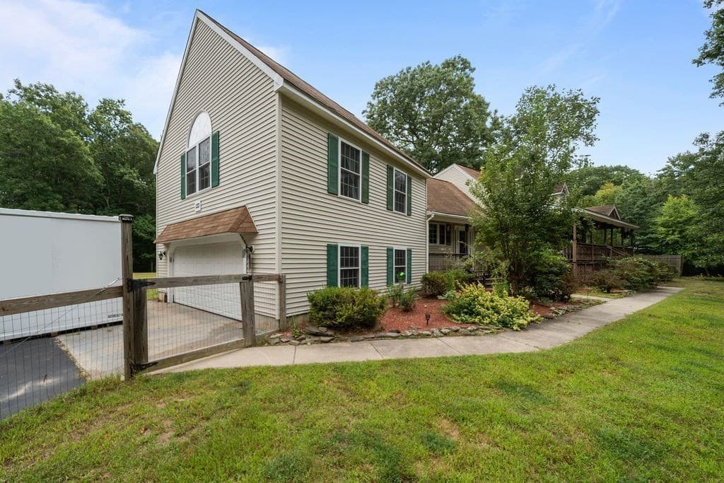 Single Family Residence at 133 Killiney Woods, Millville MA 01529, Millville, photo 4 of 40
