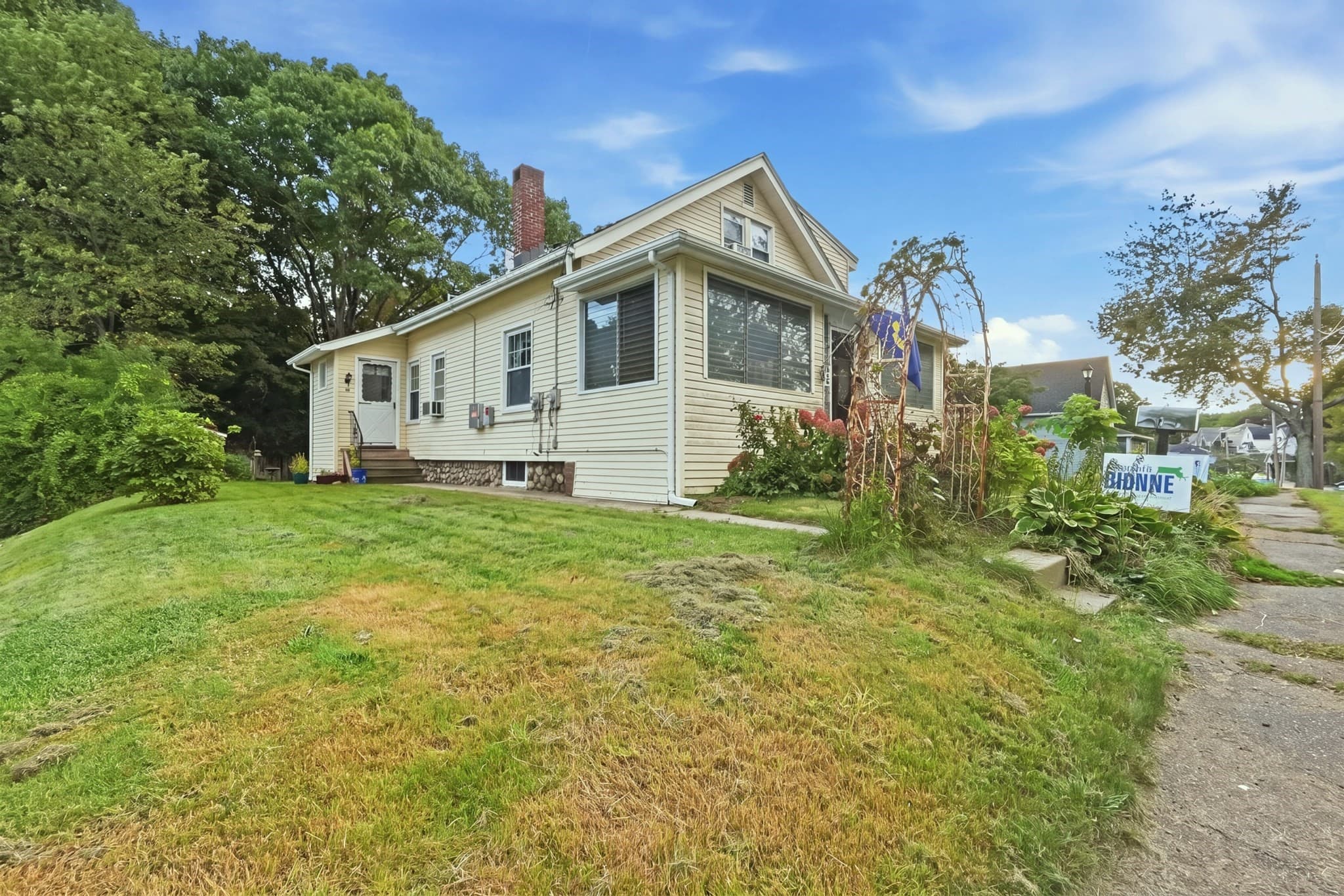 Single Family Residence at 55 Clover St, Worcester MA 01603, Worcester, photo 24 of 35