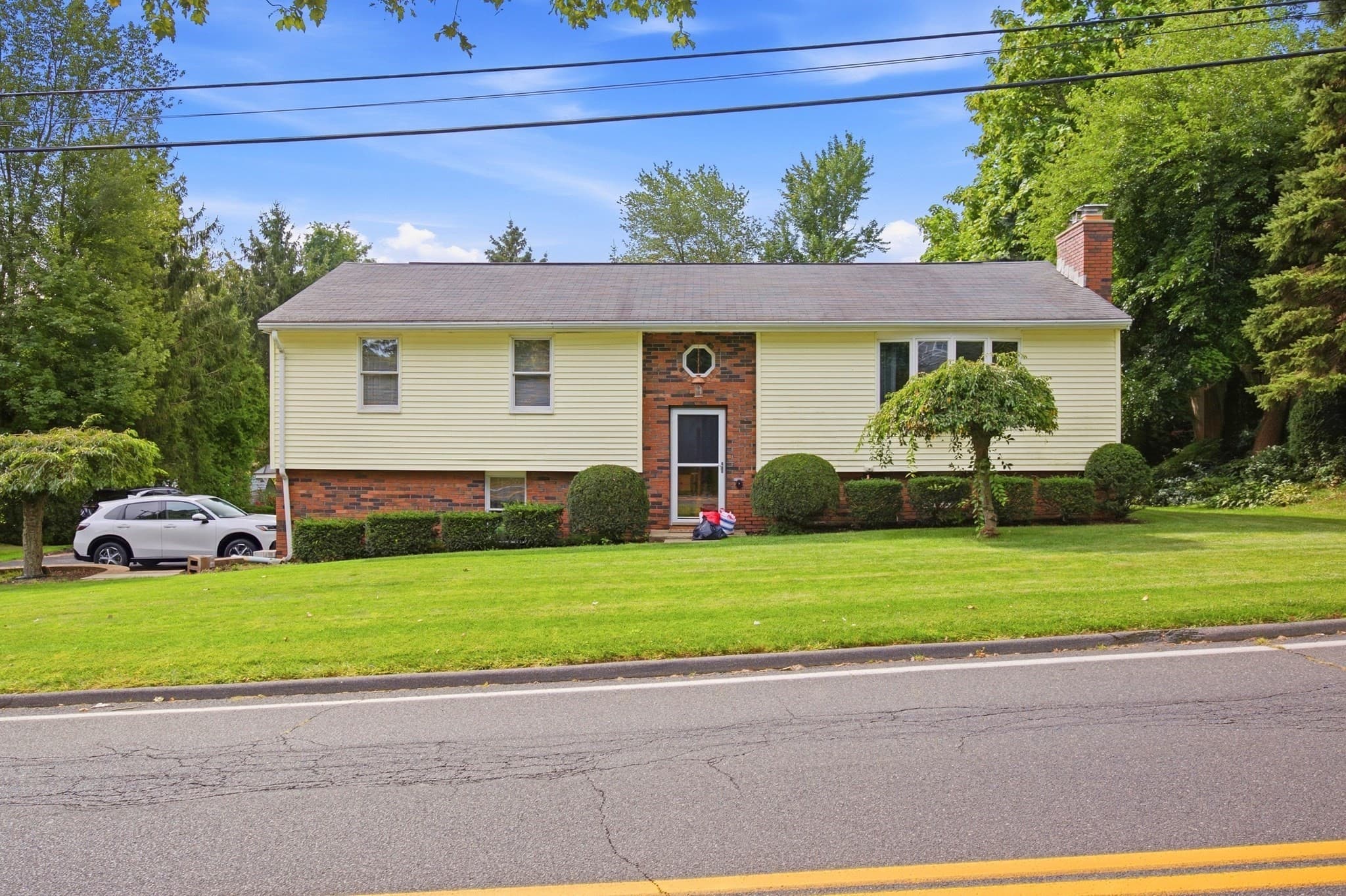 12 Kensington Ave, East Longmeadow MA 01028