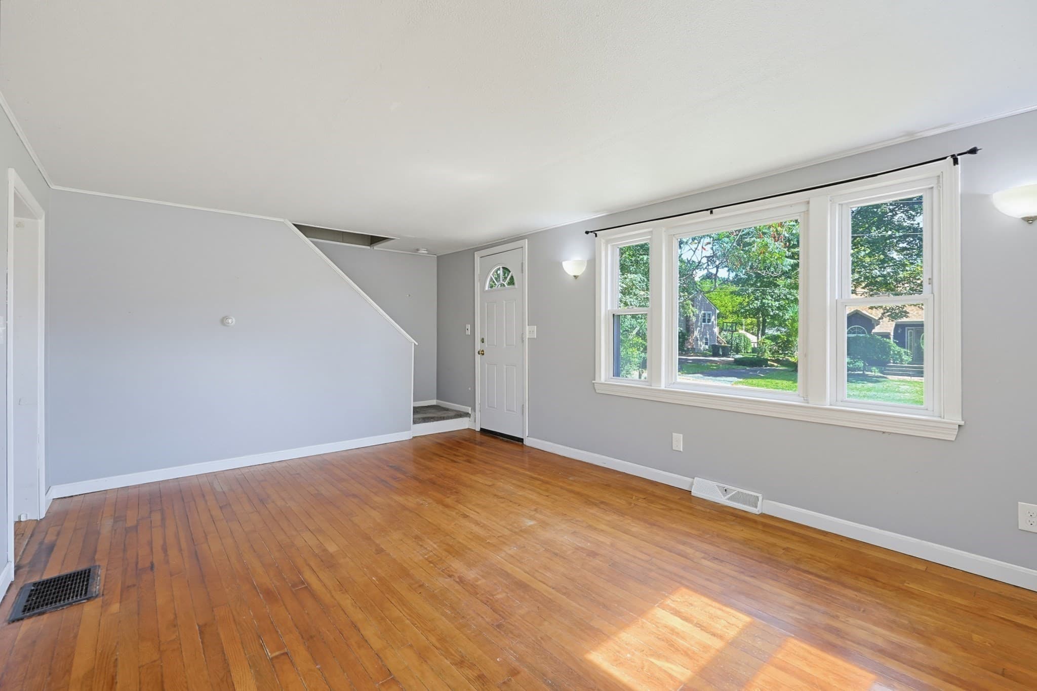 Single Family Residence at 80 Hill Ave, Franklin MA 02038, Franklin, photo 4 of 27