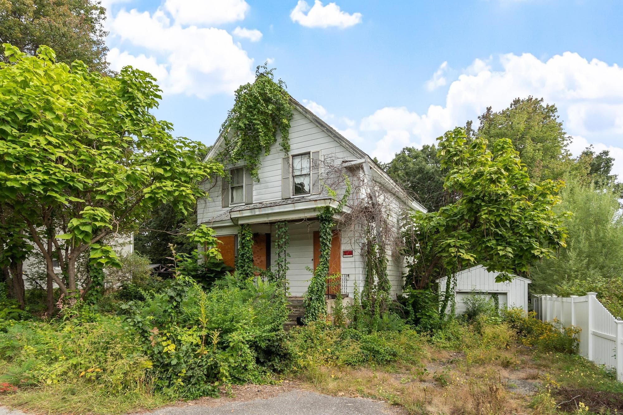 Residential at 16 Holt, Chelmsford MA 01863, Chelmsford, photo 2 of 14