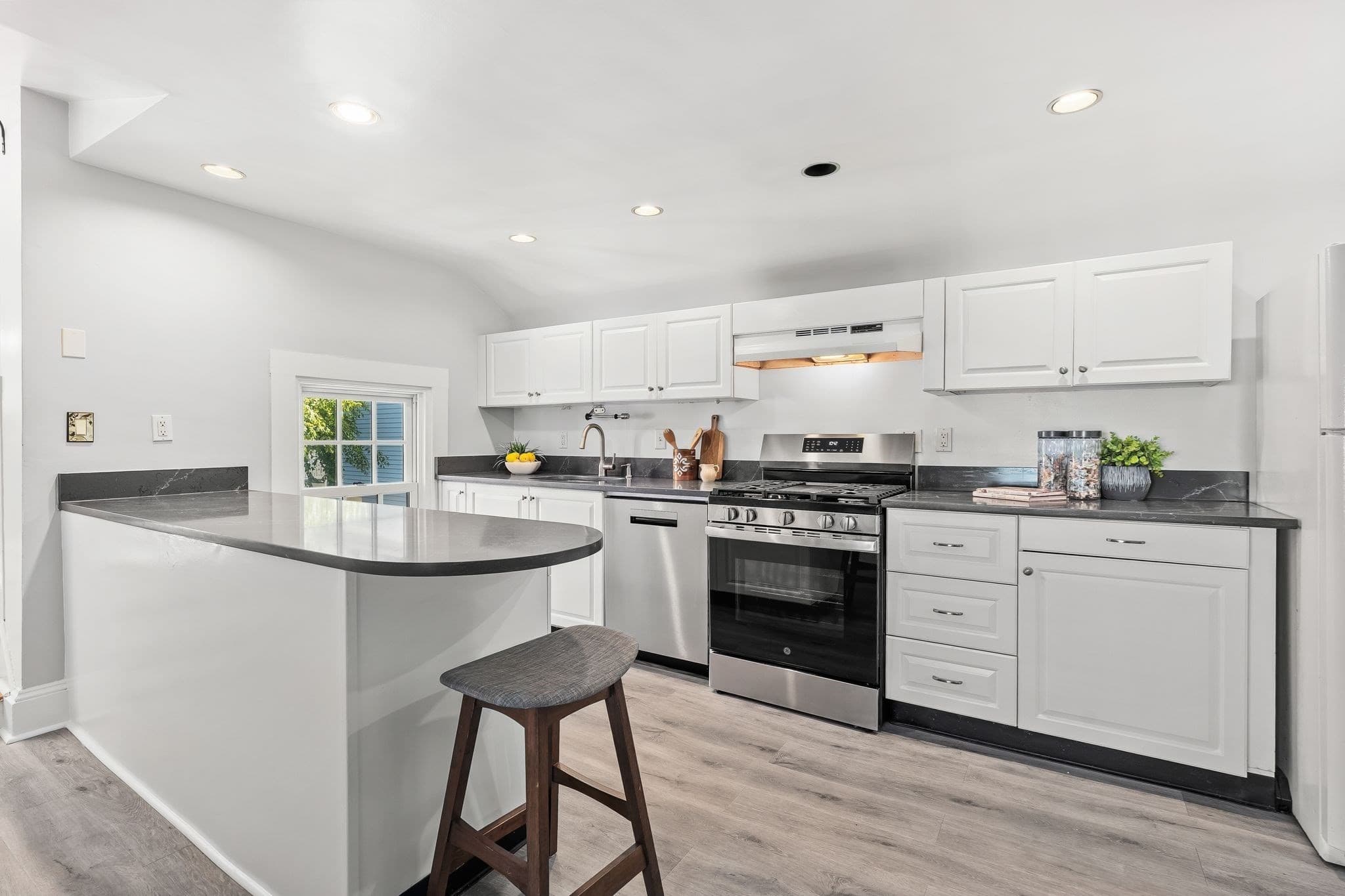 Condominium at 33-35 Green St # 3, Boston MA 02130, photo 10 of 41