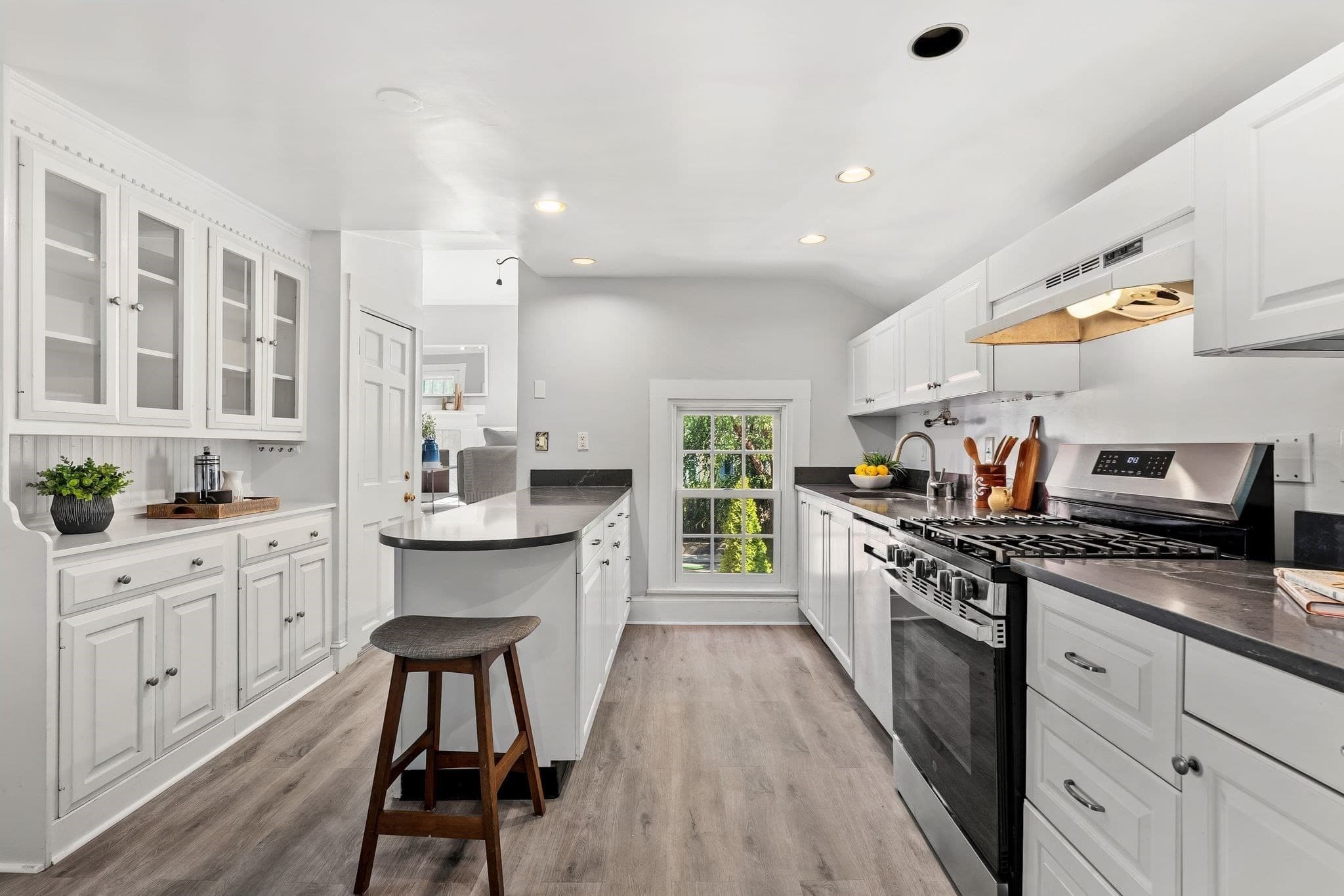 Condominium at 33-35 Green St # 3, Boston MA 02130, photo 8 of 41