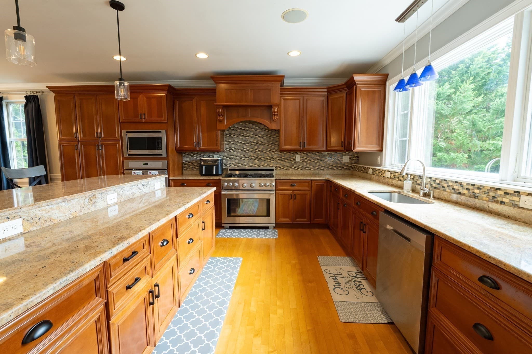 Single Family Residence at 10 Indian Pond Pt, Barnstable MA 02648, Barnstable, photo 11 of 41