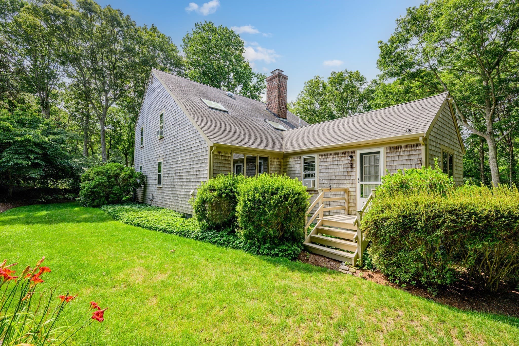 Single Family Residence at 8 Crestview Dr Ext, Sandwich MA 02537, Sandwich, photo 3 of 42
