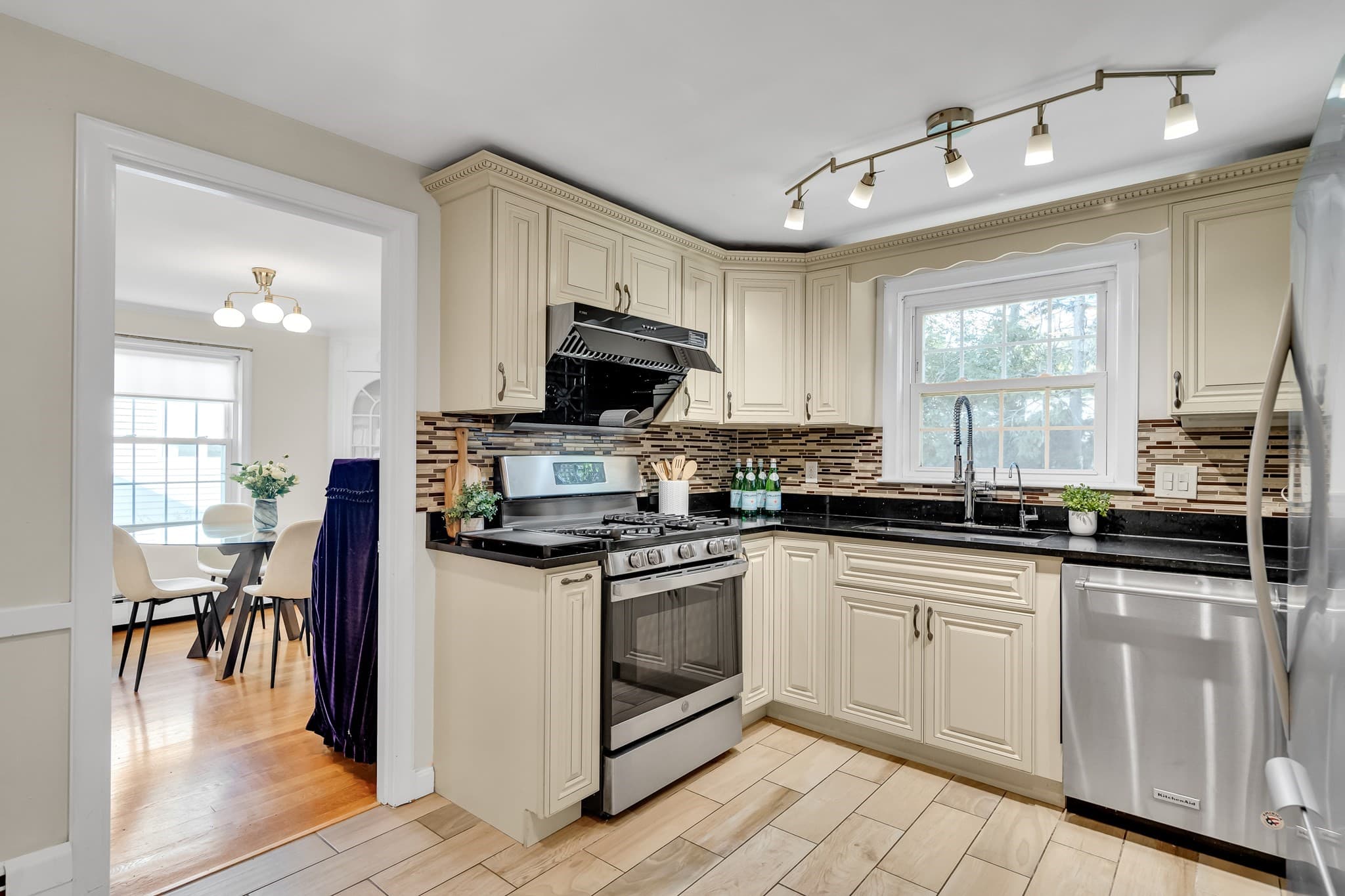 Single Family Residence at 33 Stowecroft Rd, Arlington MA 02474, Arlington, photo 14 of 35