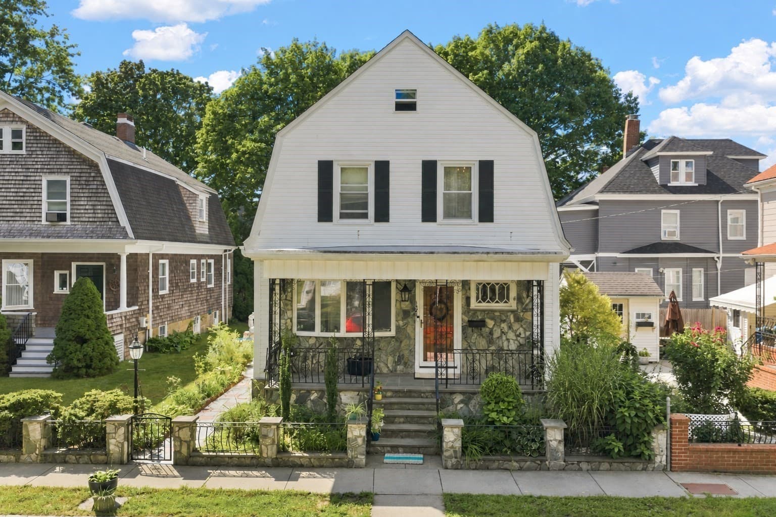 Single Family Residence at 127 Rotch St, New Bedford MA 02740, New Bedford, photo 2 of 29