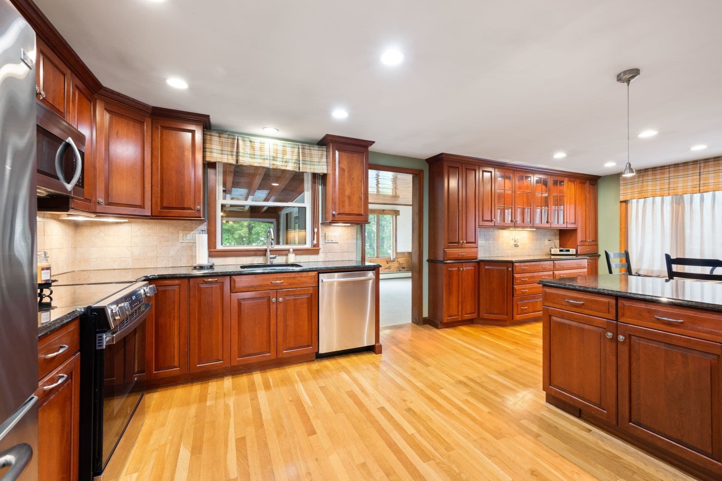 Single Family Residence at 28 Evergreen Avenue, Braintree MA 02184, Braintree, photo 3 of 28