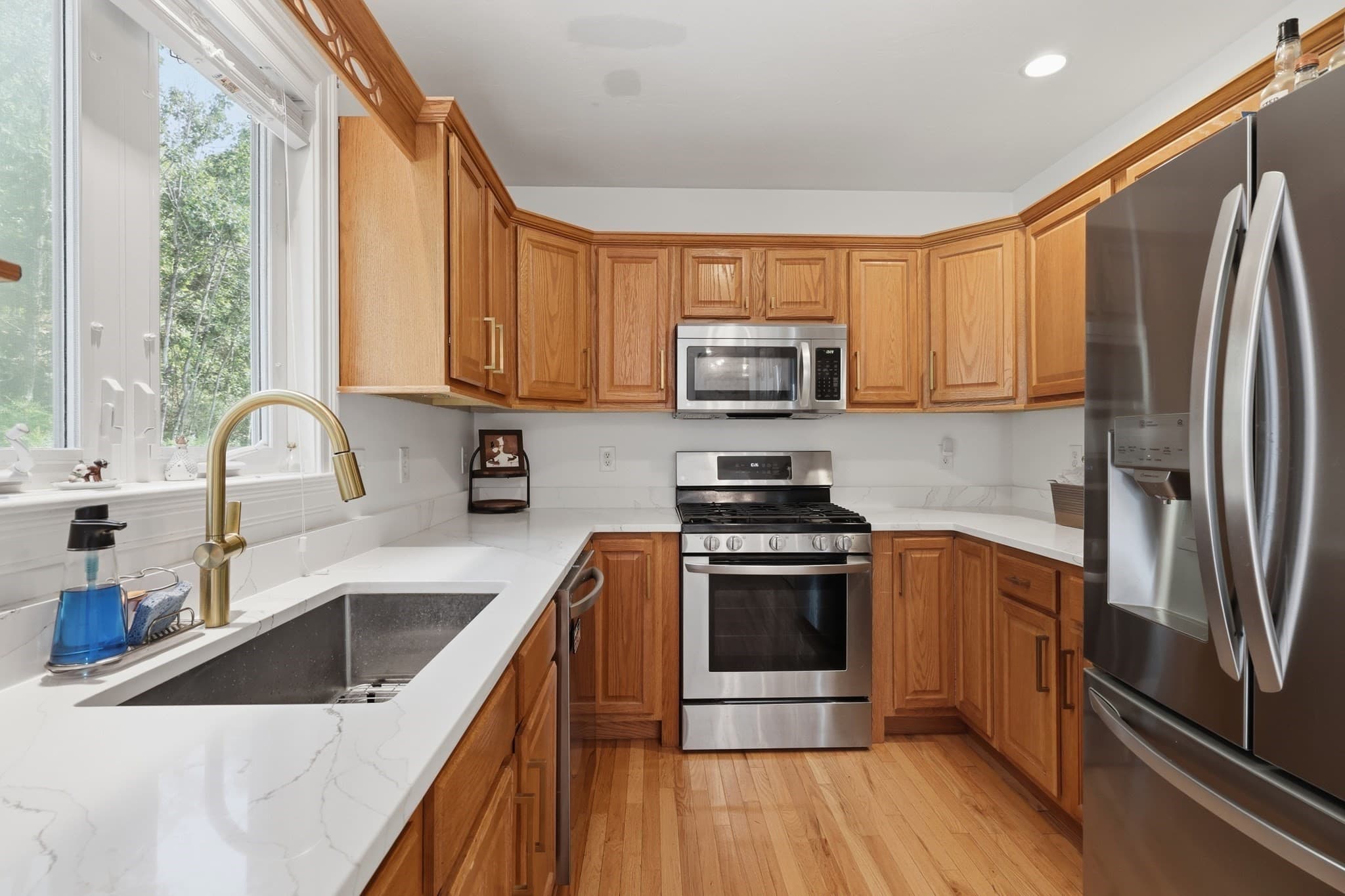 Condominium at 90 Carrington Ln # 90, Uxbridge MA 01569, Uxbridge, photo 10 of 38