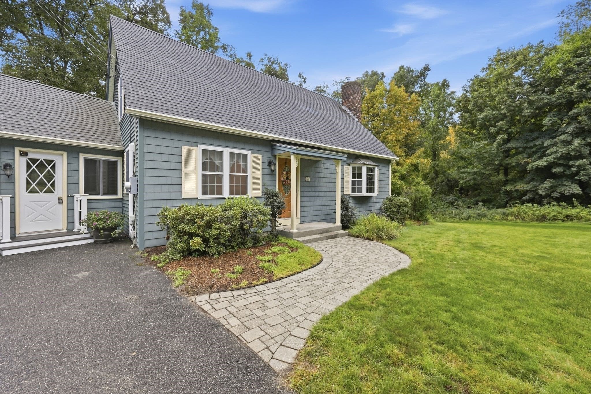 Single Family Residence at 330 Ventura St, Ludlow MA 01056, Ludlow, photo 5 of 42
