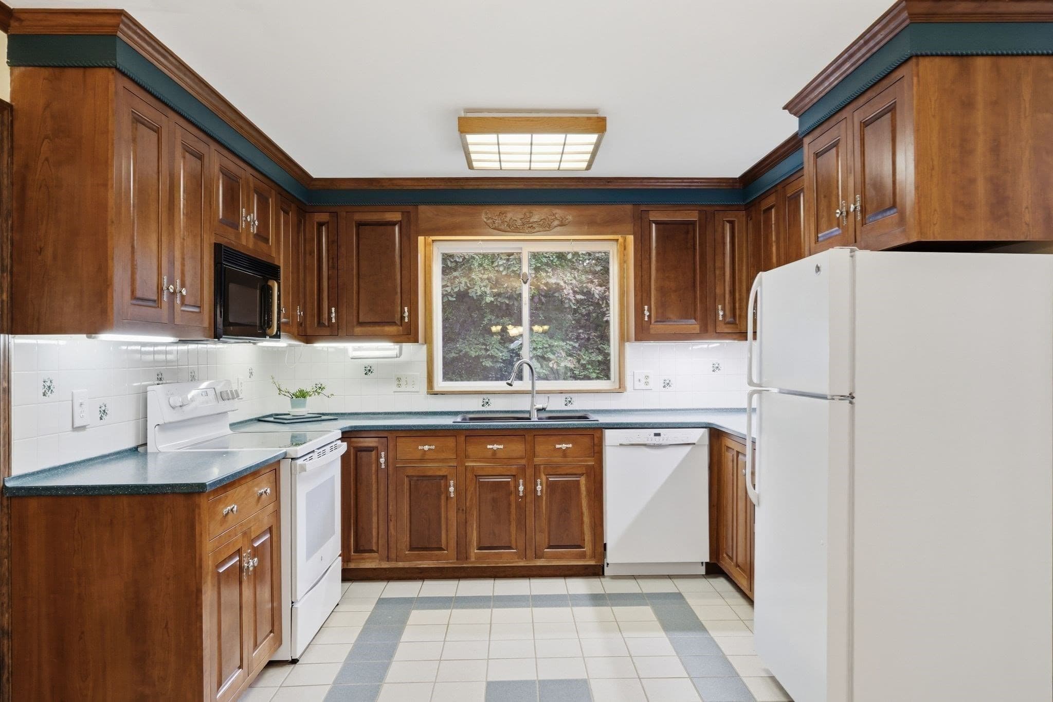 Single Family Residence at 330 Ventura St, Ludlow MA 01056, Ludlow, photo 9 of 42