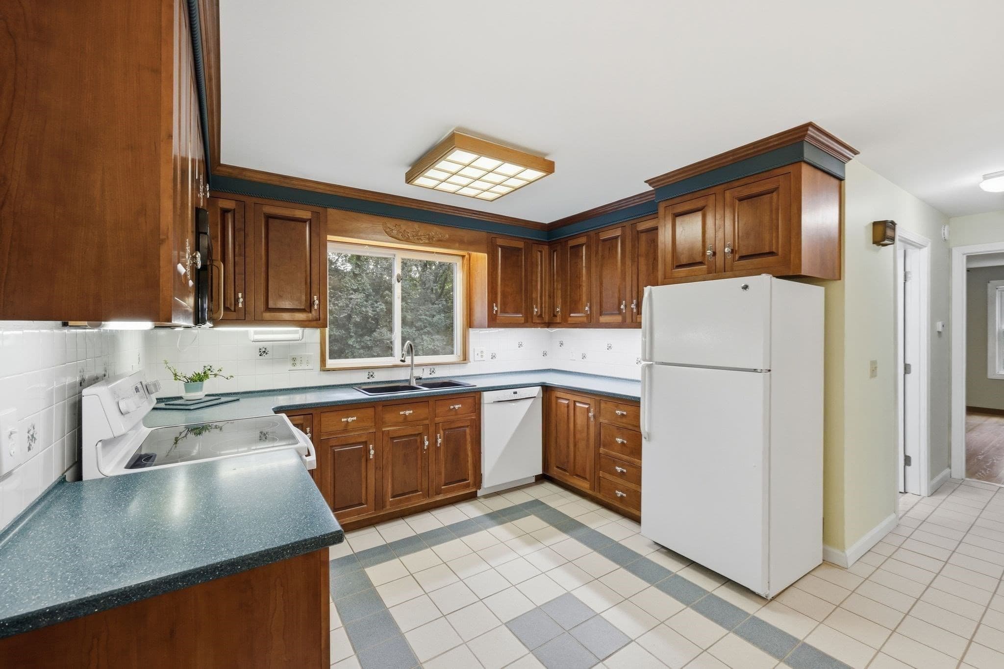 Single Family Residence at 330 Ventura St, Ludlow MA 01056, Ludlow, photo 8 of 42