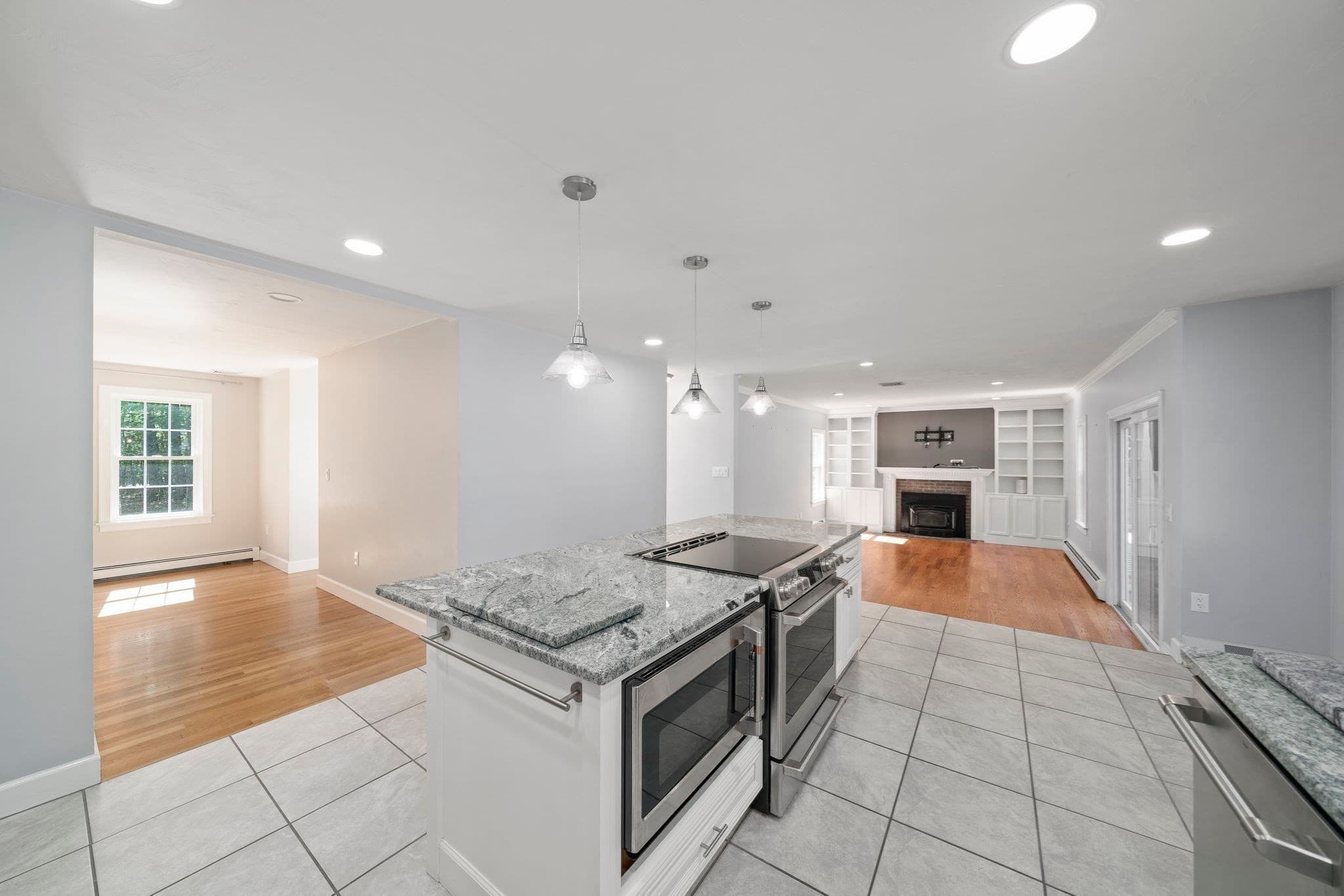 Single Family Residence at 4 Bruce Rd, Holbrook MA 02343, Holbrook, photo 6 of 41