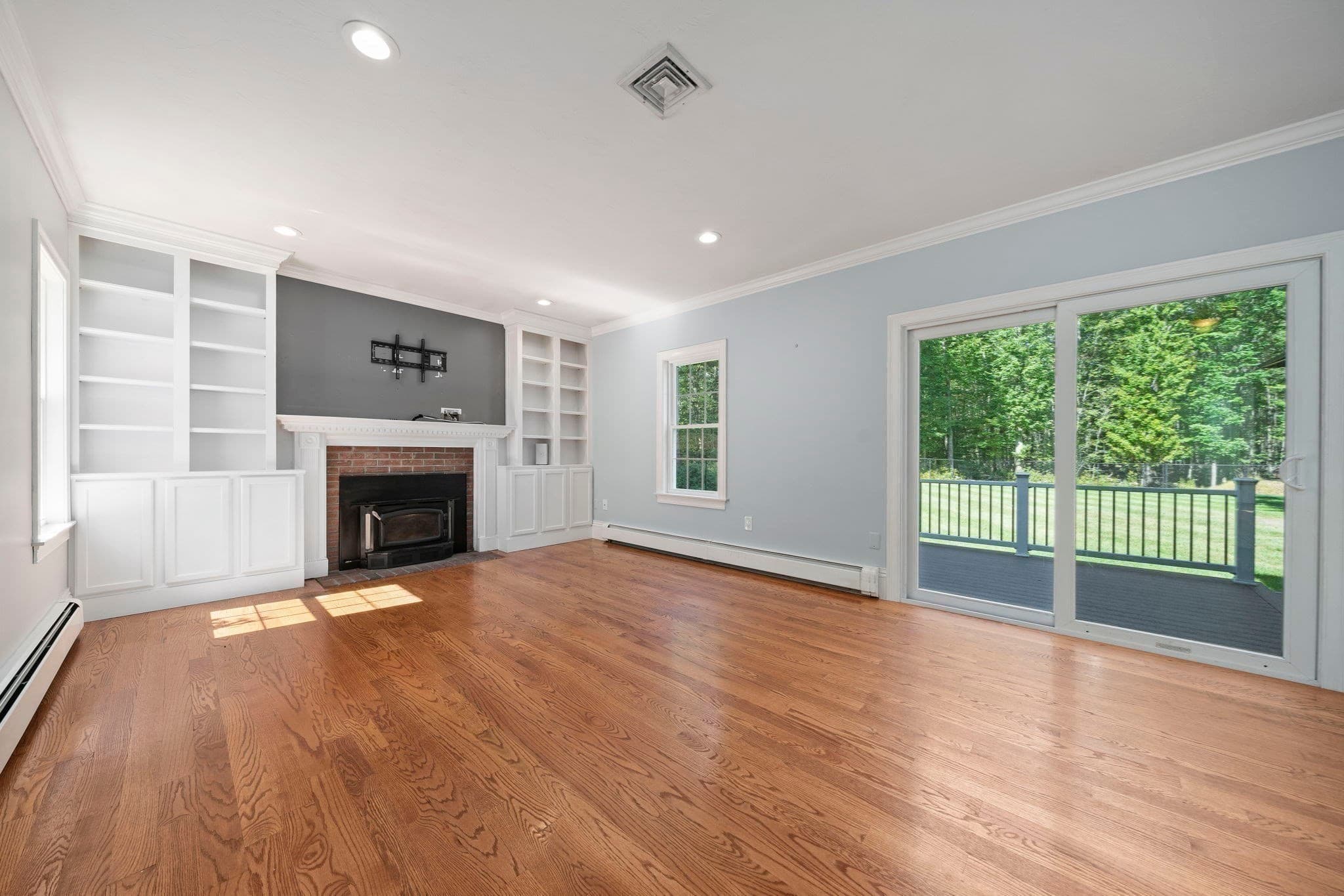 Single Family Residence at 4 Bruce Rd, Holbrook MA 02343, Holbrook, photo 9 of 41