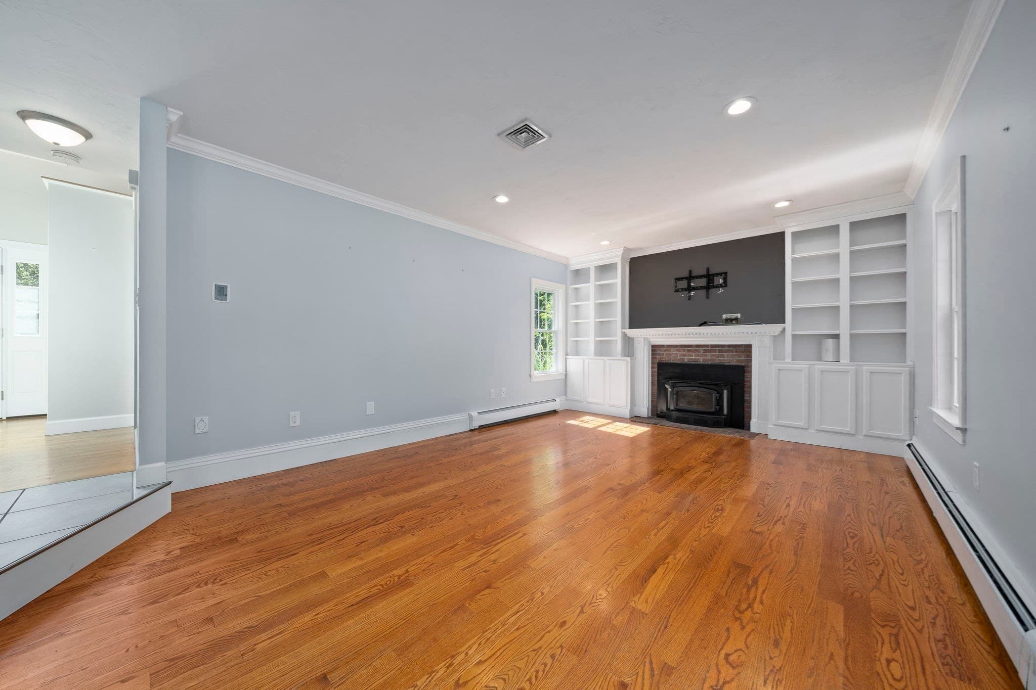 Single Family Residence at 4 Bruce Rd, Holbrook MA 02343, Holbrook, photo 10 of 41