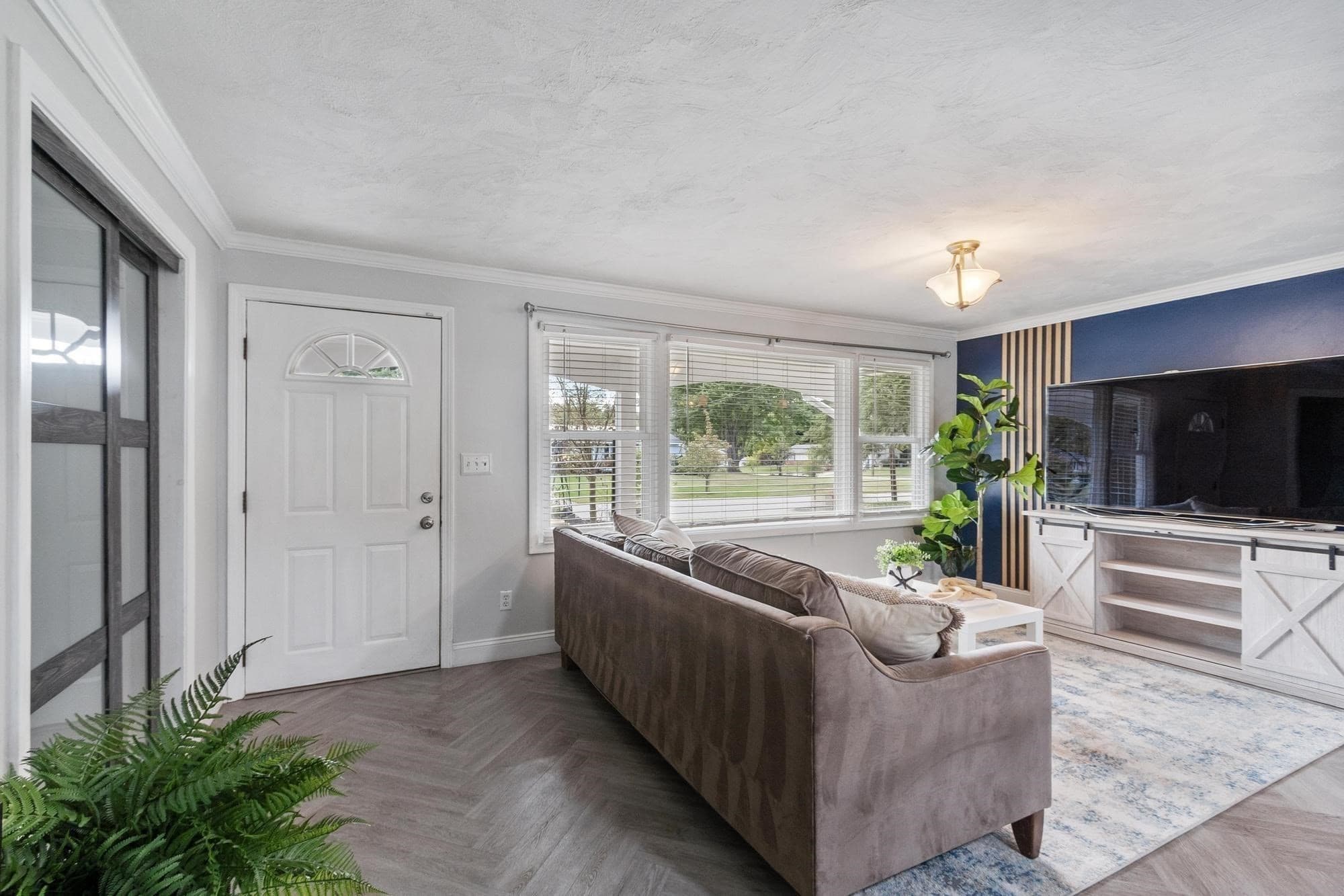 Single Family Residence at 4 Derringer Rd, Chelmsford MA 01824, Chelmsford, photo 10 of 42