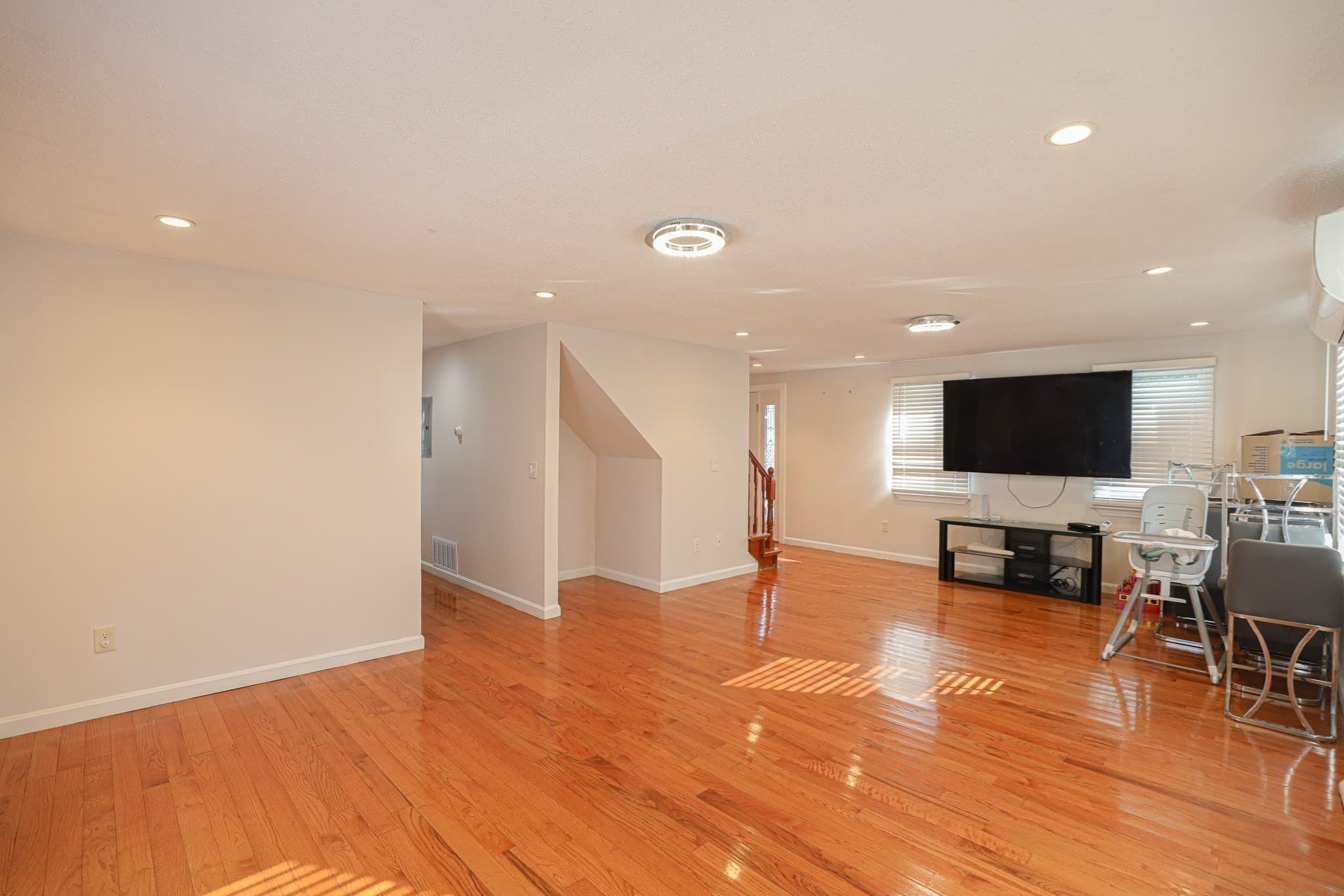 Single Family Residence at 43 Duren Ave, Lowell MA 01851, Lowell, photo 8 of 22