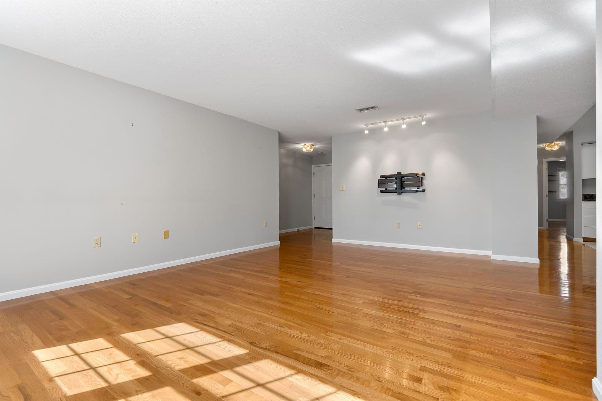 Condominium at 9 Weatherly Drive # 9, Salem MA 01970, Salem, photo 5 of 32