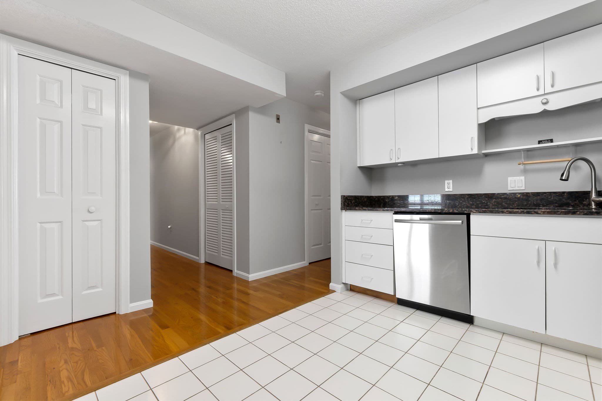 Condominium at 9 Weatherly Drive # 9, Salem MA 01970, Salem, photo 10 of 32