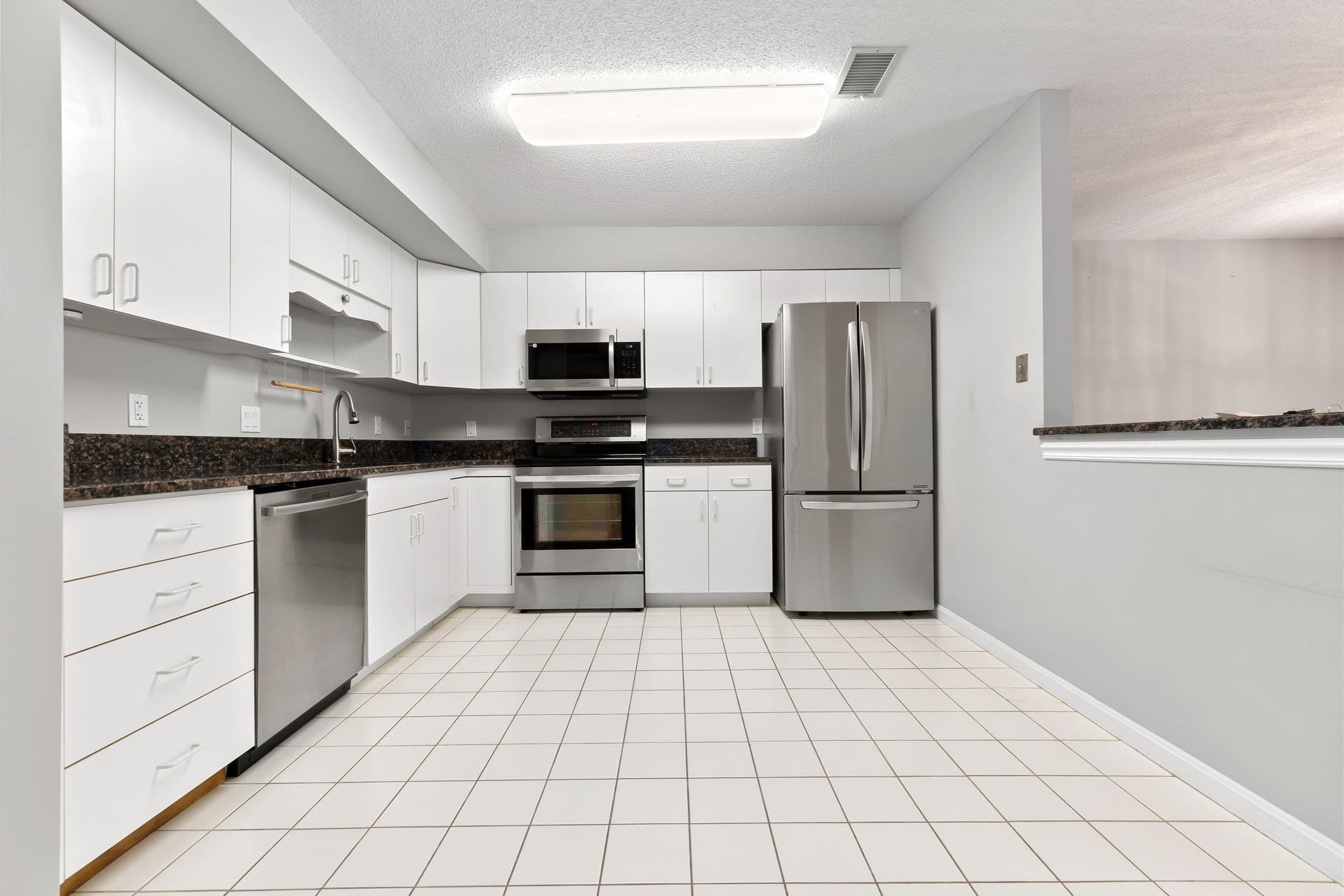 Condominium at 9 Weatherly Drive # 9, Salem MA 01970, Salem, photo 11 of 32