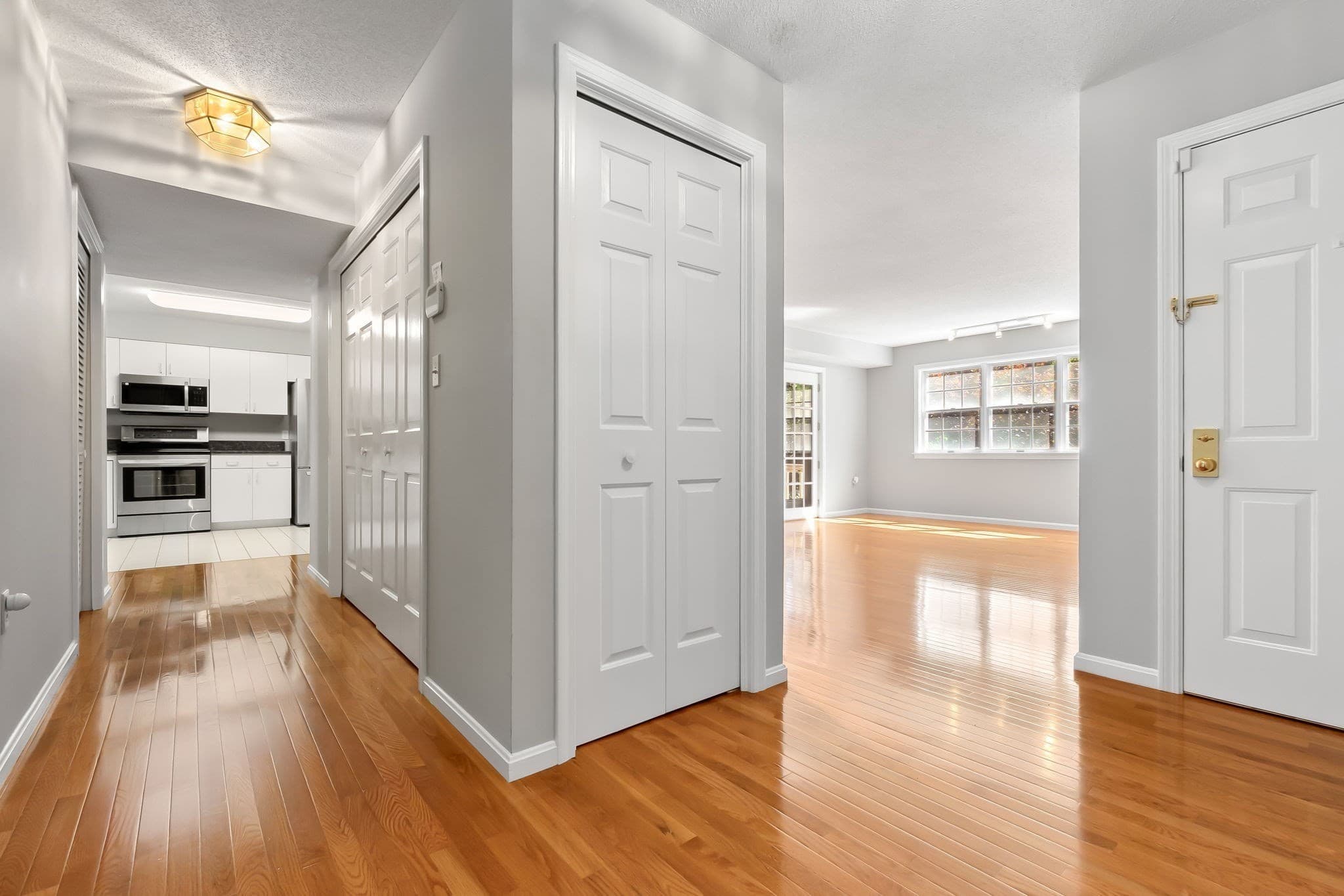 Condominium at 9 Weatherly Drive # 9, Salem MA 01970, Salem, photo 4 of 32