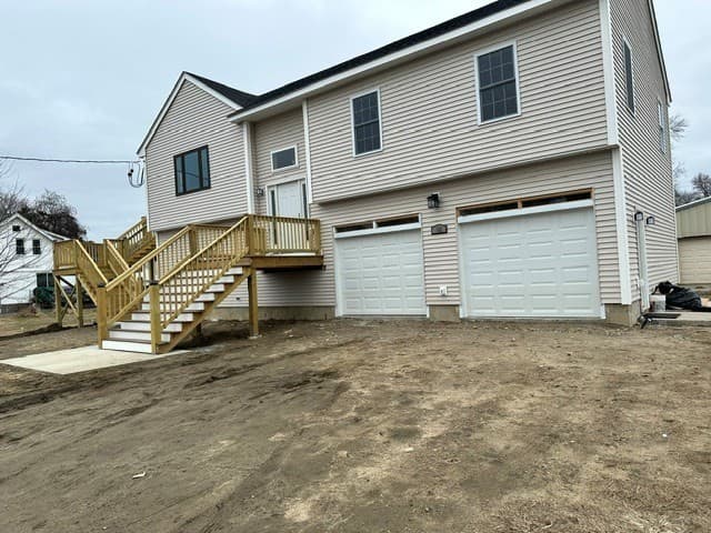 18 Maplewood Ave, Chicopee MA 01013