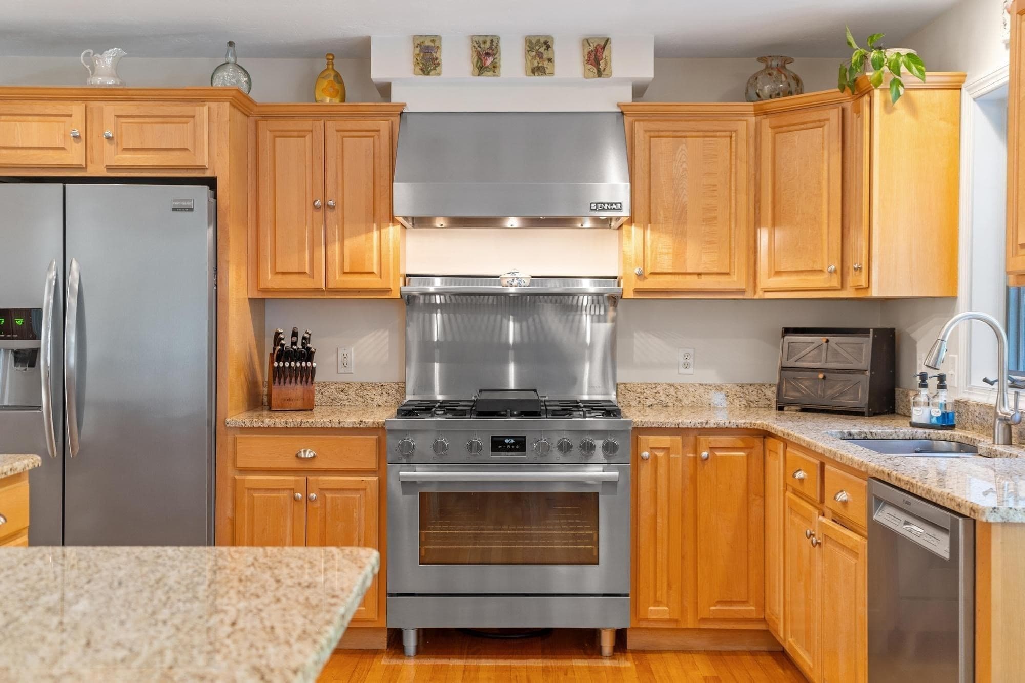 Single Family Residence at 4 Samuels Ln, Sterling MA 01564, Sterling, photo 9 of 42