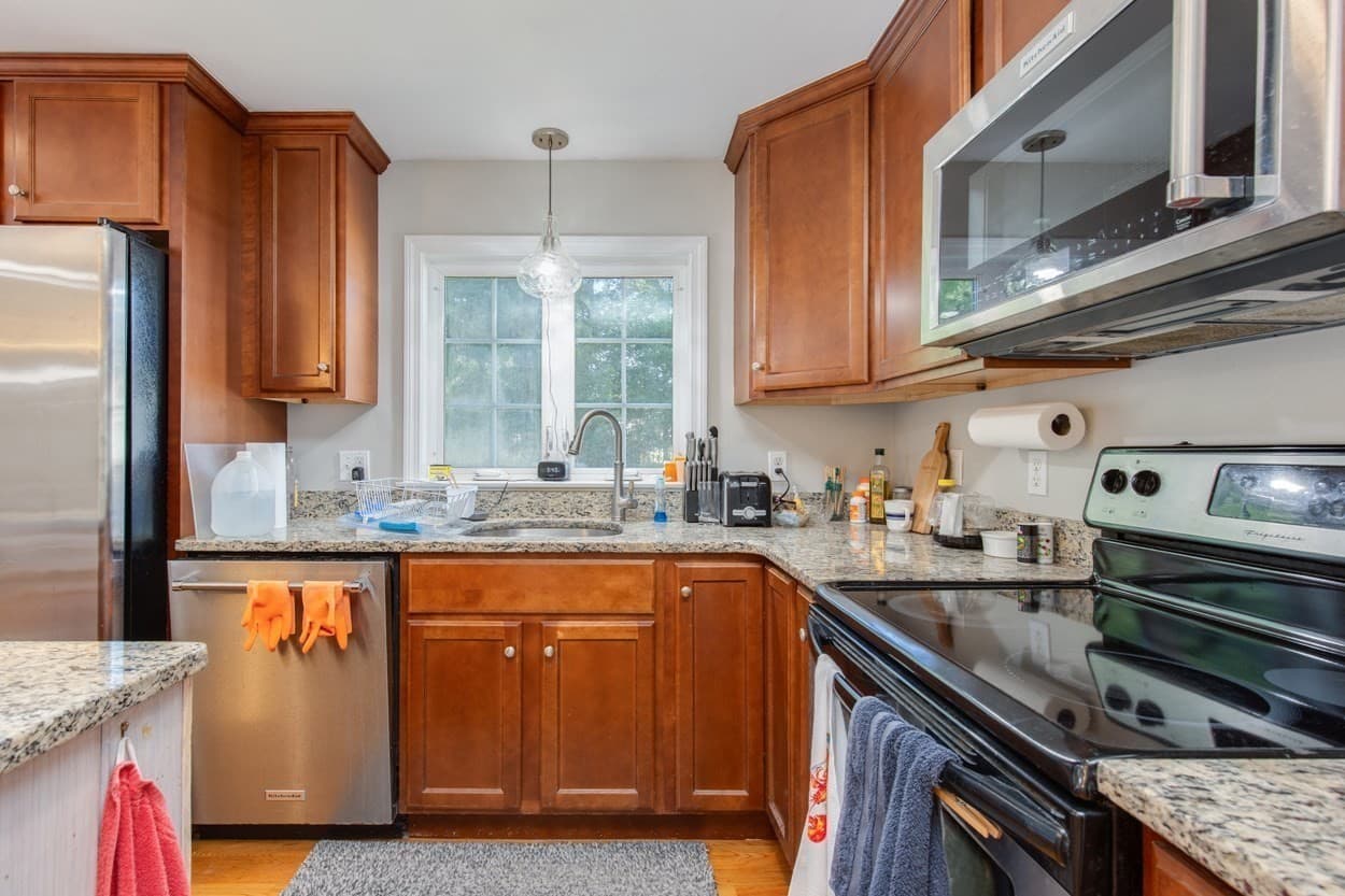 Single Family Residence at 10 Fredrick Drive, Wilmington MA 01887, Wilmington, photo 3 of 42