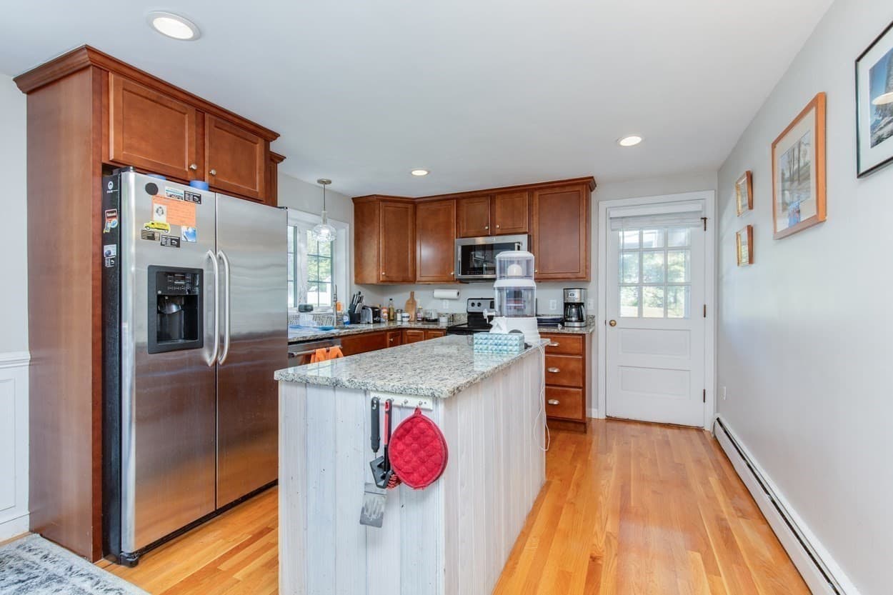 Single Family Residence at 10 Fredrick Drive, Wilmington MA 01887, Wilmington, photo 5 of 42