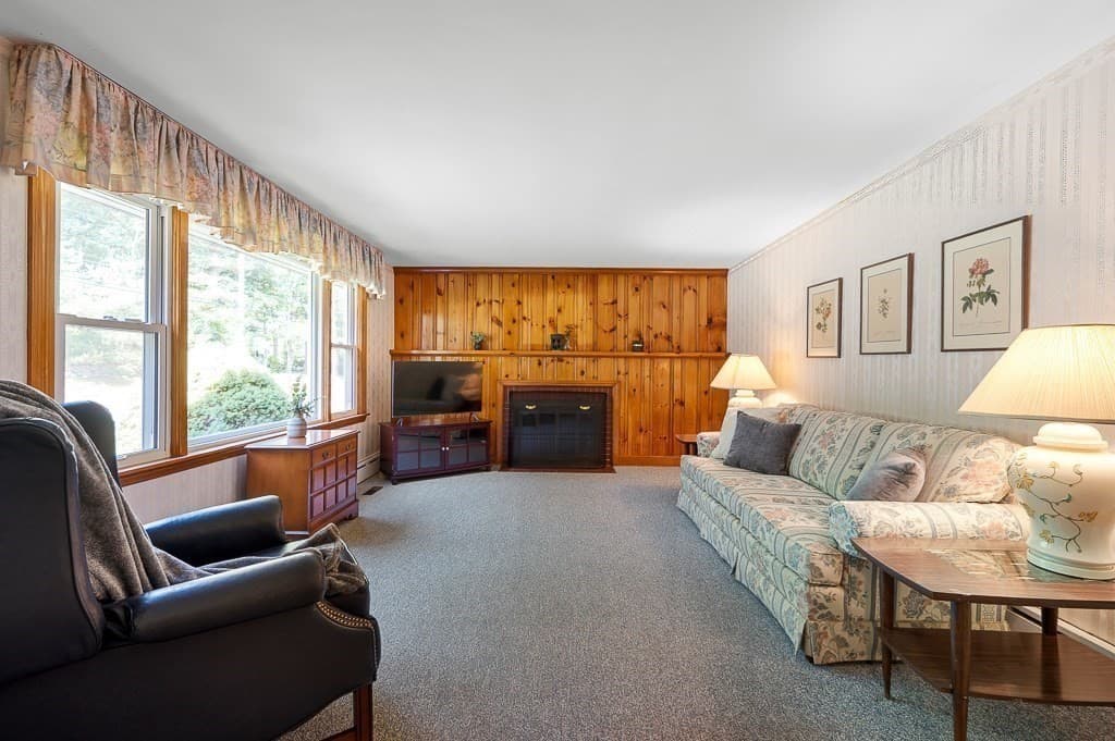 Single Family Residence at 101 Barnett Rd., Sutton MA 01590, Sutton, photo 9 of 37