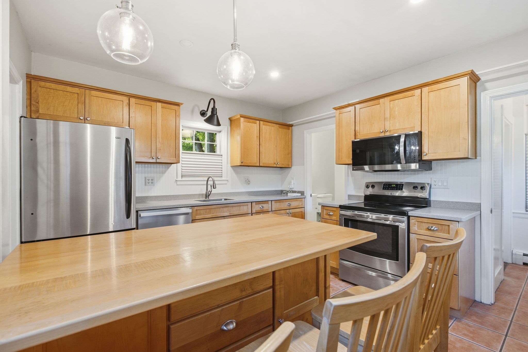 Single Family Residence at 10 Eaton St, Reading MA 01867, Reading, photo 13 of 34