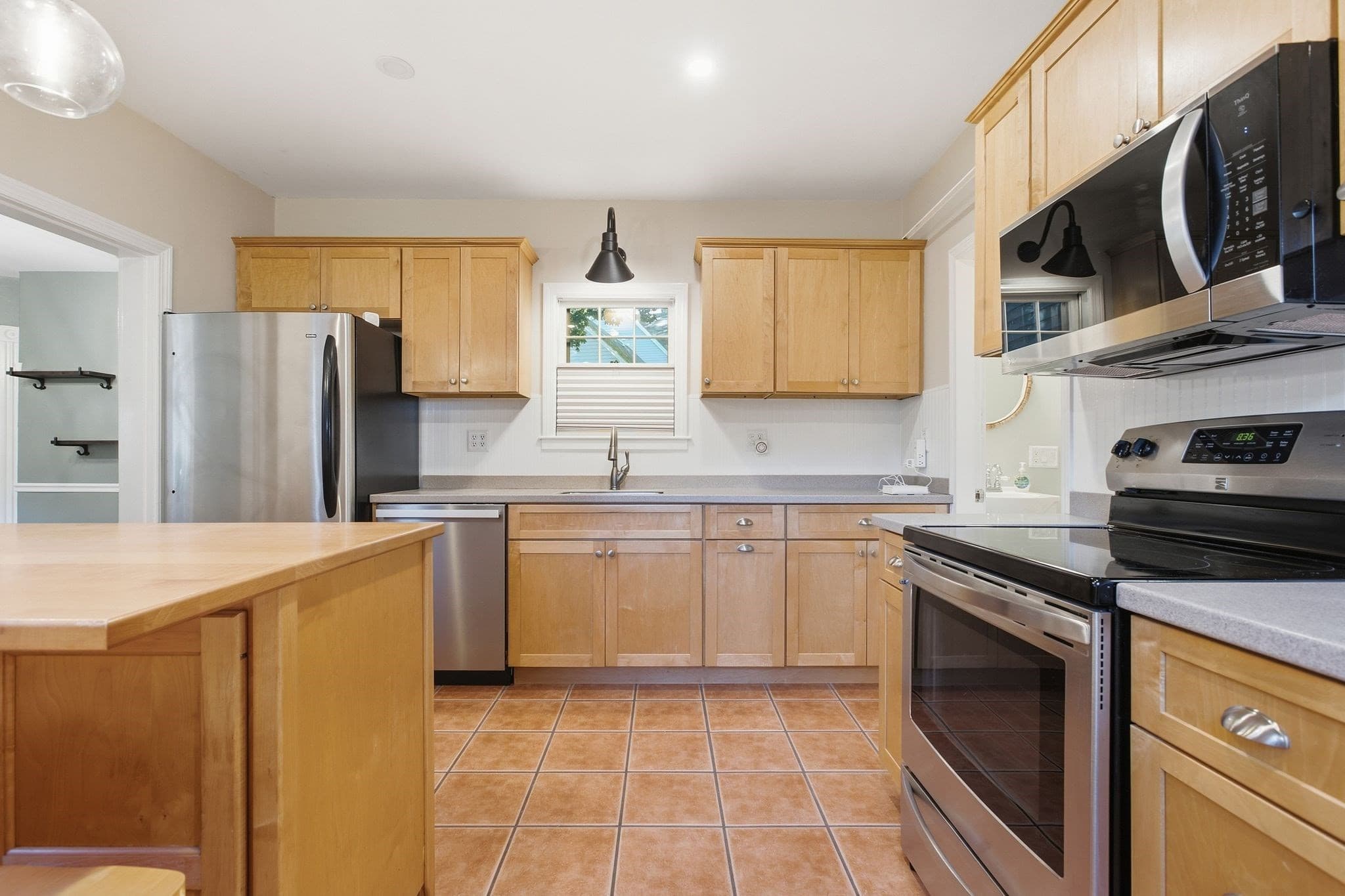 Single Family Residence at 10 Eaton St, Reading MA 01867, Reading, photo 11 of 34