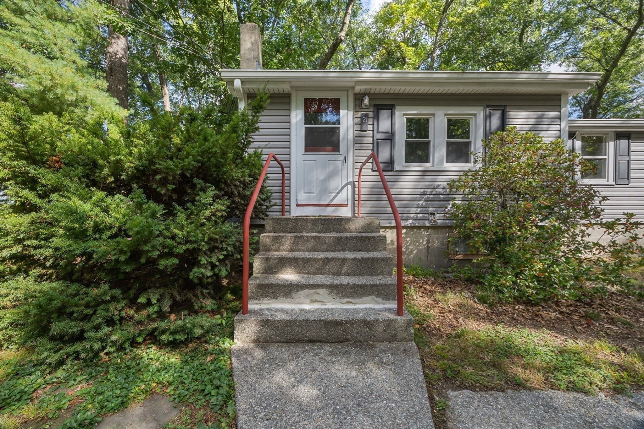 Single Family Residence at 21 Faulkner Rd, Grafton MA 01536, Grafton, photo 9 of 26