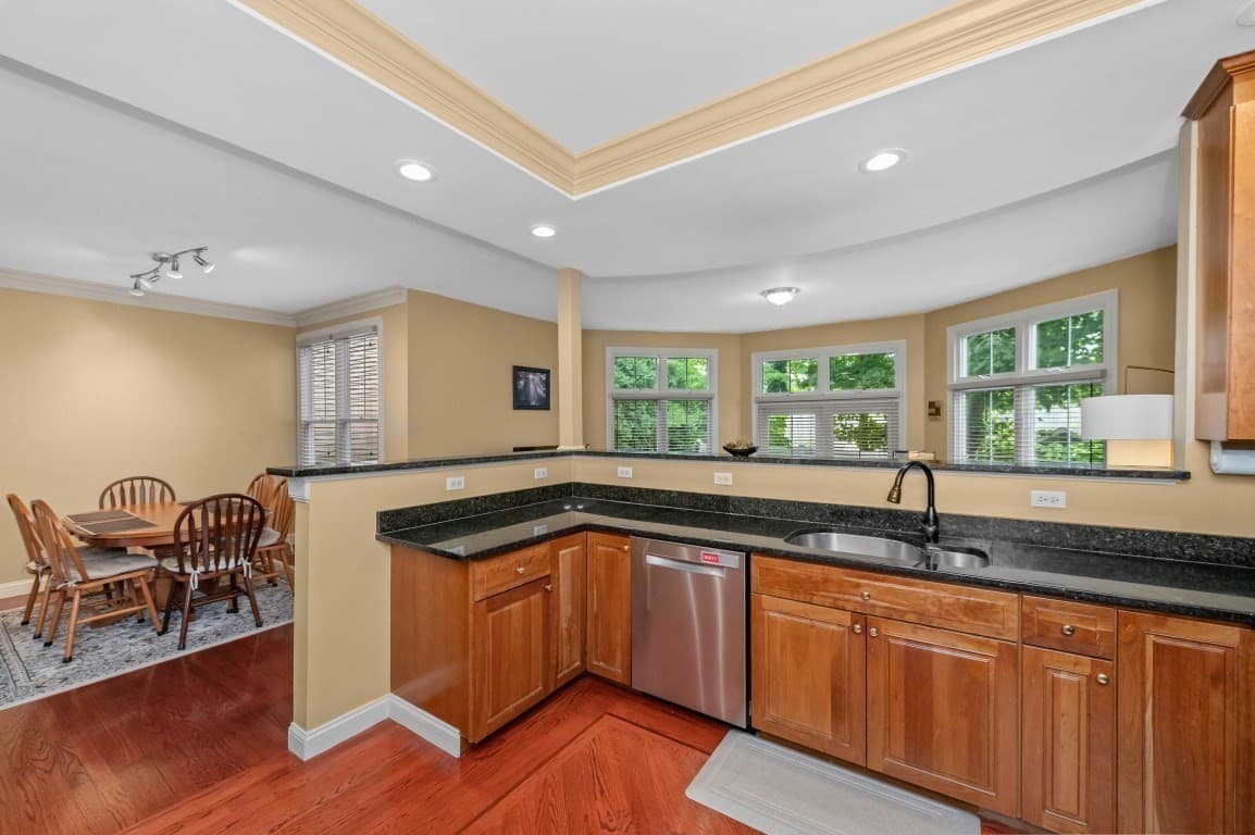 Condominium at 522-524 Auburn St # 524, Newton MA 02466, Newton, photo 5 of 24