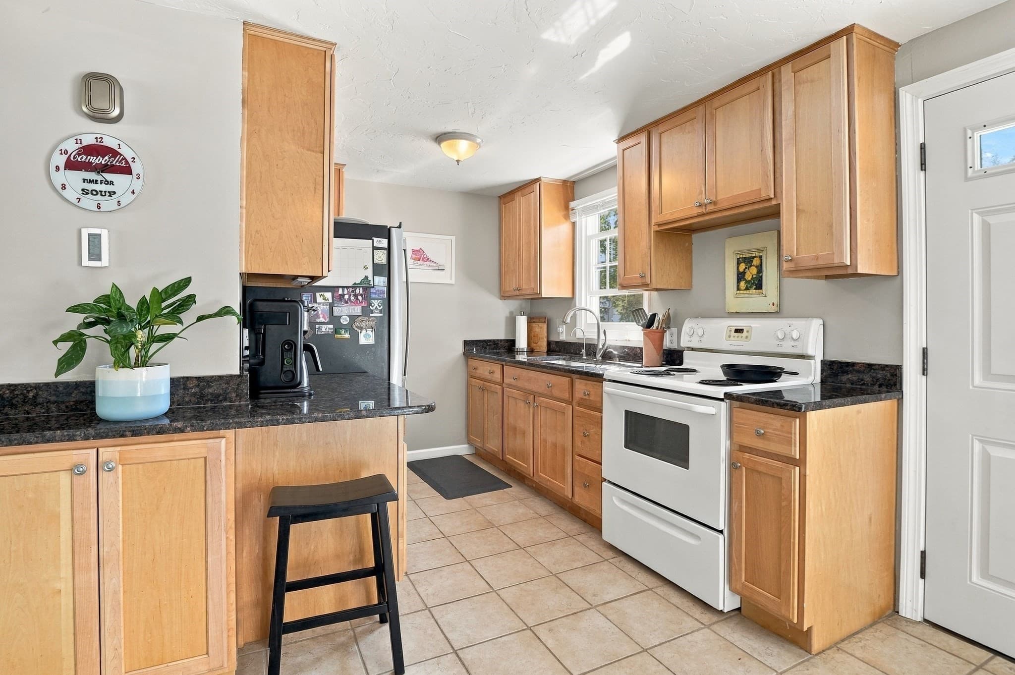 Condominium at 1 Tiffany Circle # 1, Millbury MA 01527, Millbury, photo 12 of 39