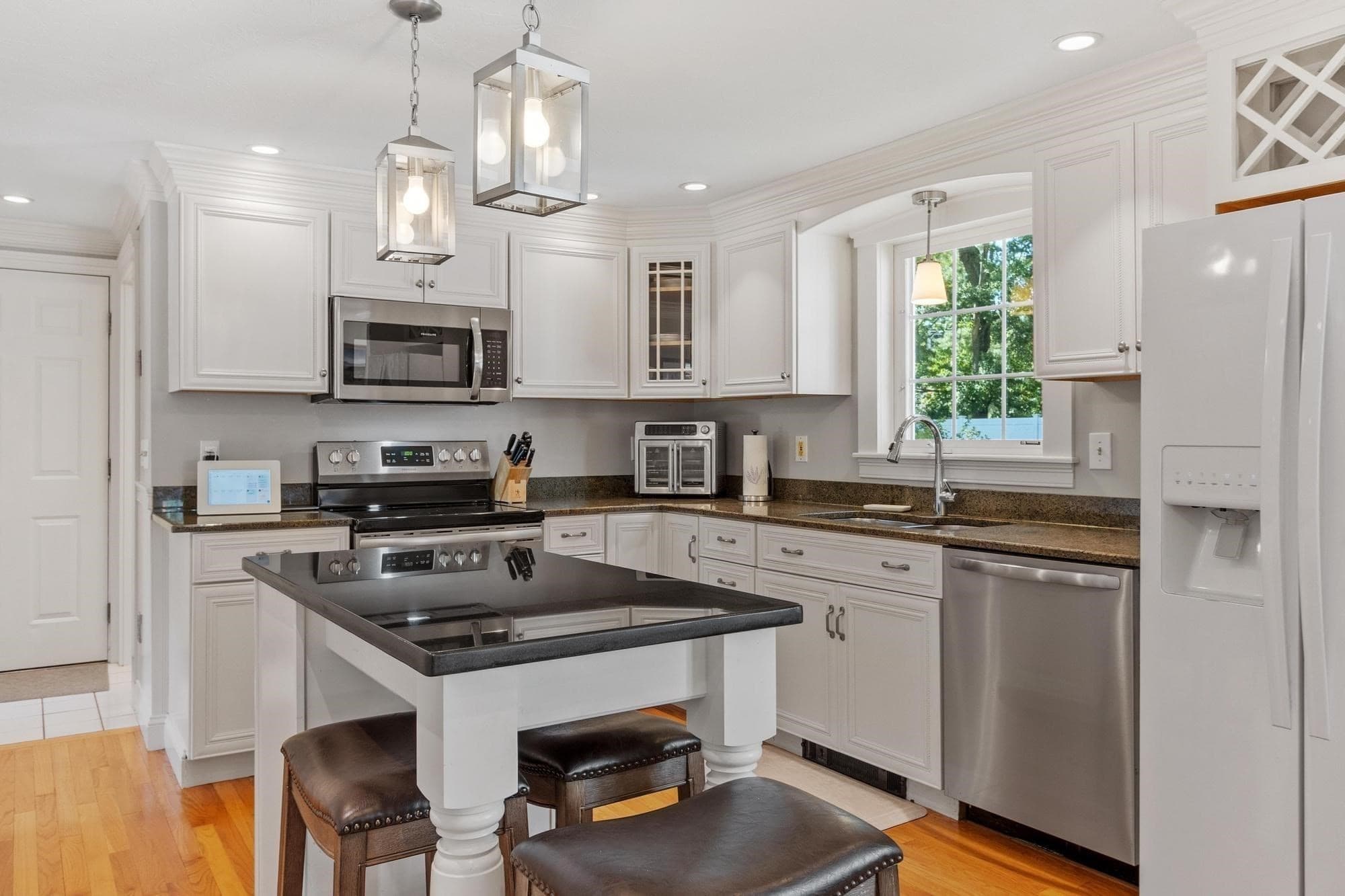 Single Family Residence at 26 Lee St, Lancaster MA 01523, Lancaster, photo 6 of 37