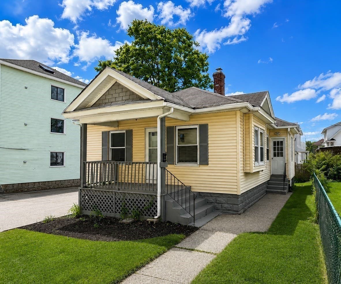 4 Family at 31 Granby And 16.5 Caprera Rd, Worcester MA 01604, Worcester, photo 6 of 35