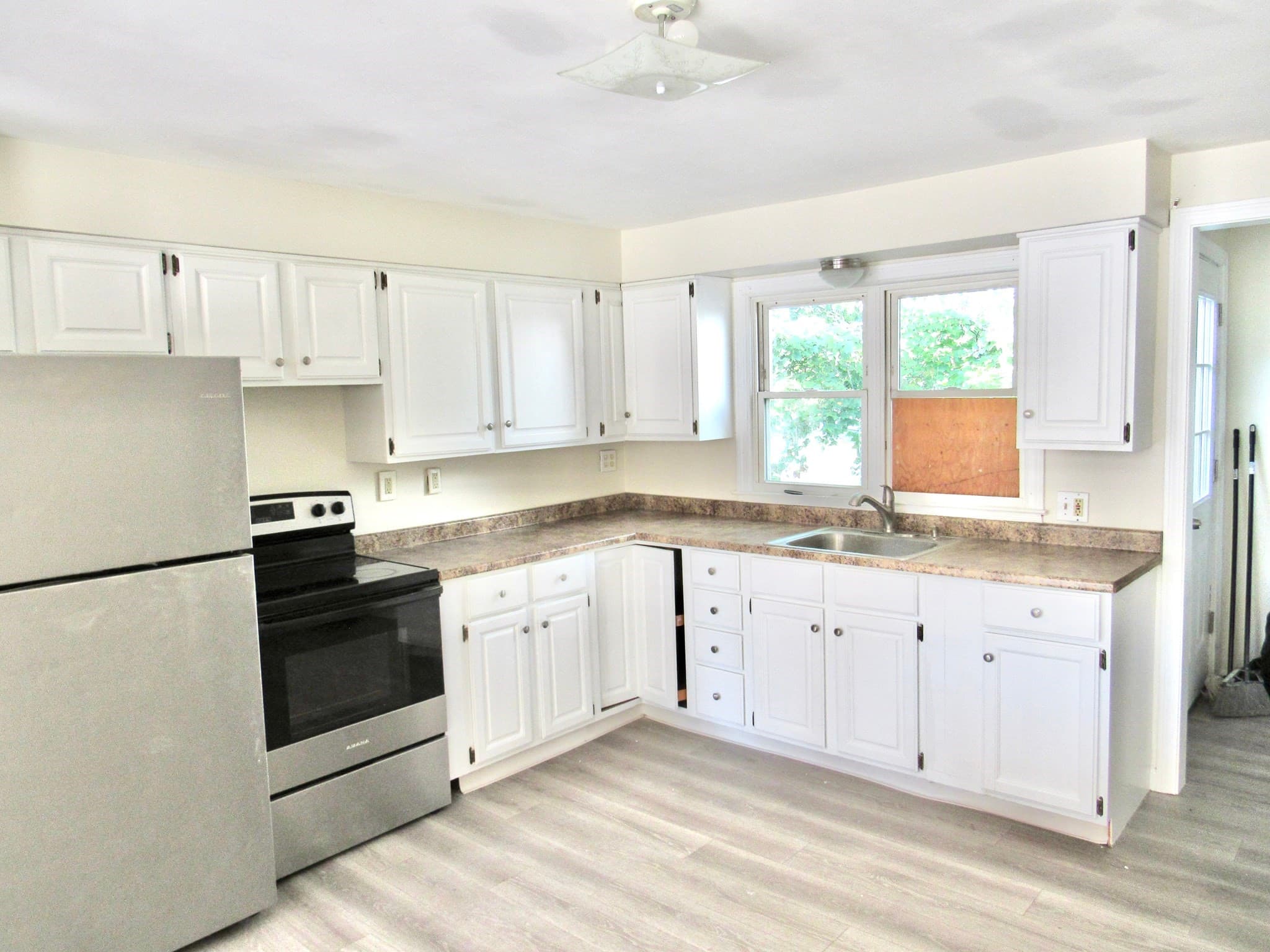 Commercial Sale at 4 Dale Ct, Chicopee MA 01013, Chicopee, photo 12 of 30