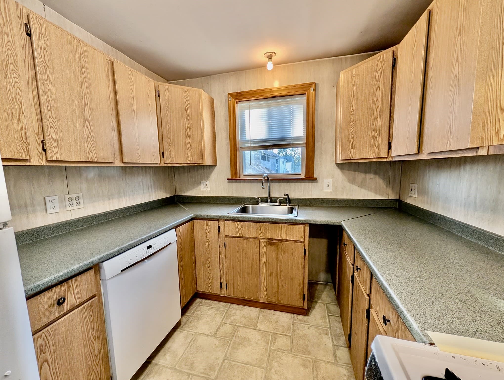 2 Family - 2 Units Up/Down at 64-66 Lyons Street, Springfield MA 01151, Springfield, photo 2 of 33
