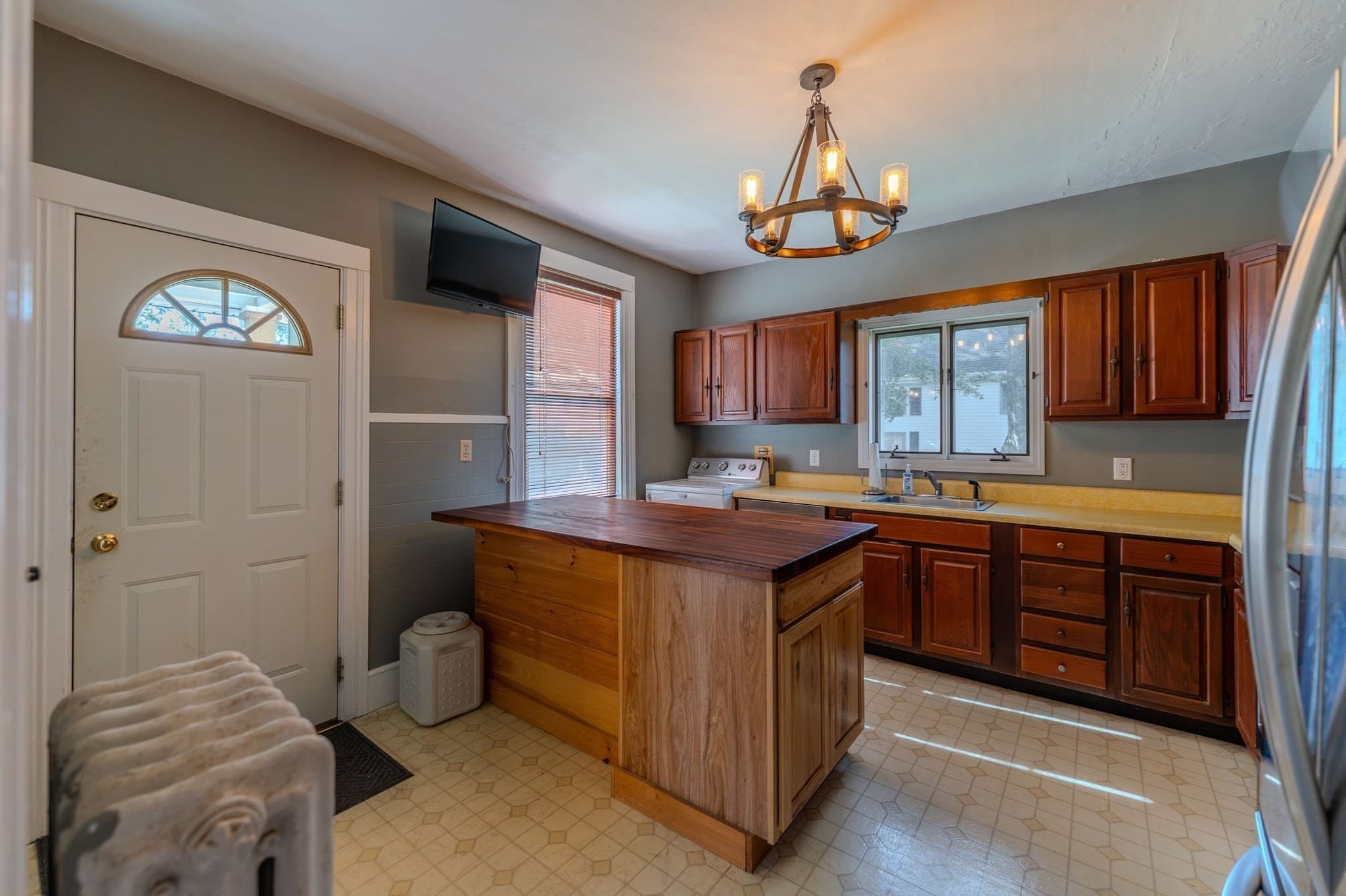 Single Family Residence at 16 Chapel St, Wareham MA 02571, photo 6 of 41