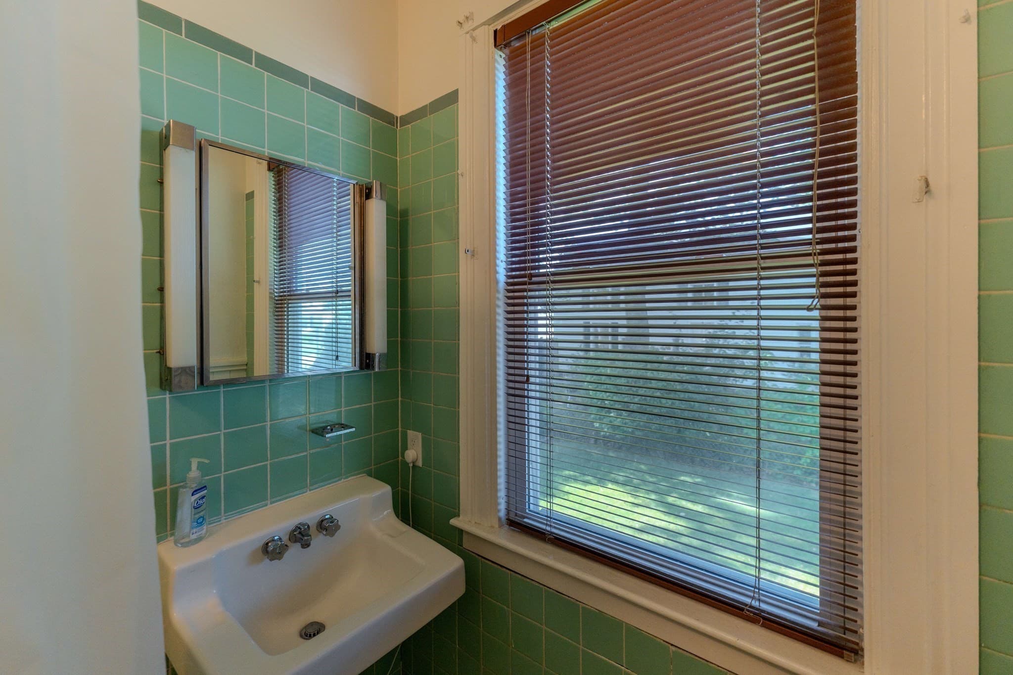 Single Family Residence at 16 Chapel St, Wareham MA 02571, photo 16 of 41