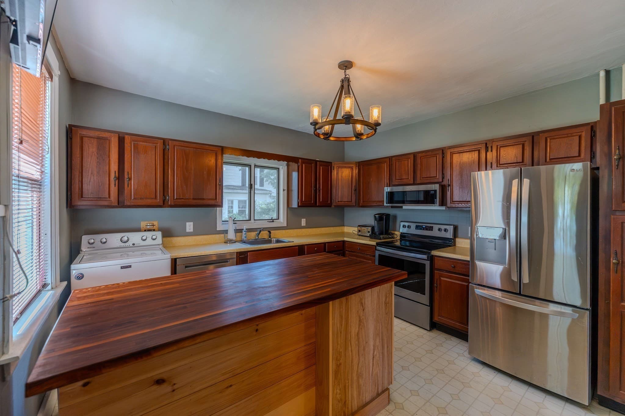 Single Family Residence at 16 Chapel St, Wareham MA 02571, photo 7 of 41