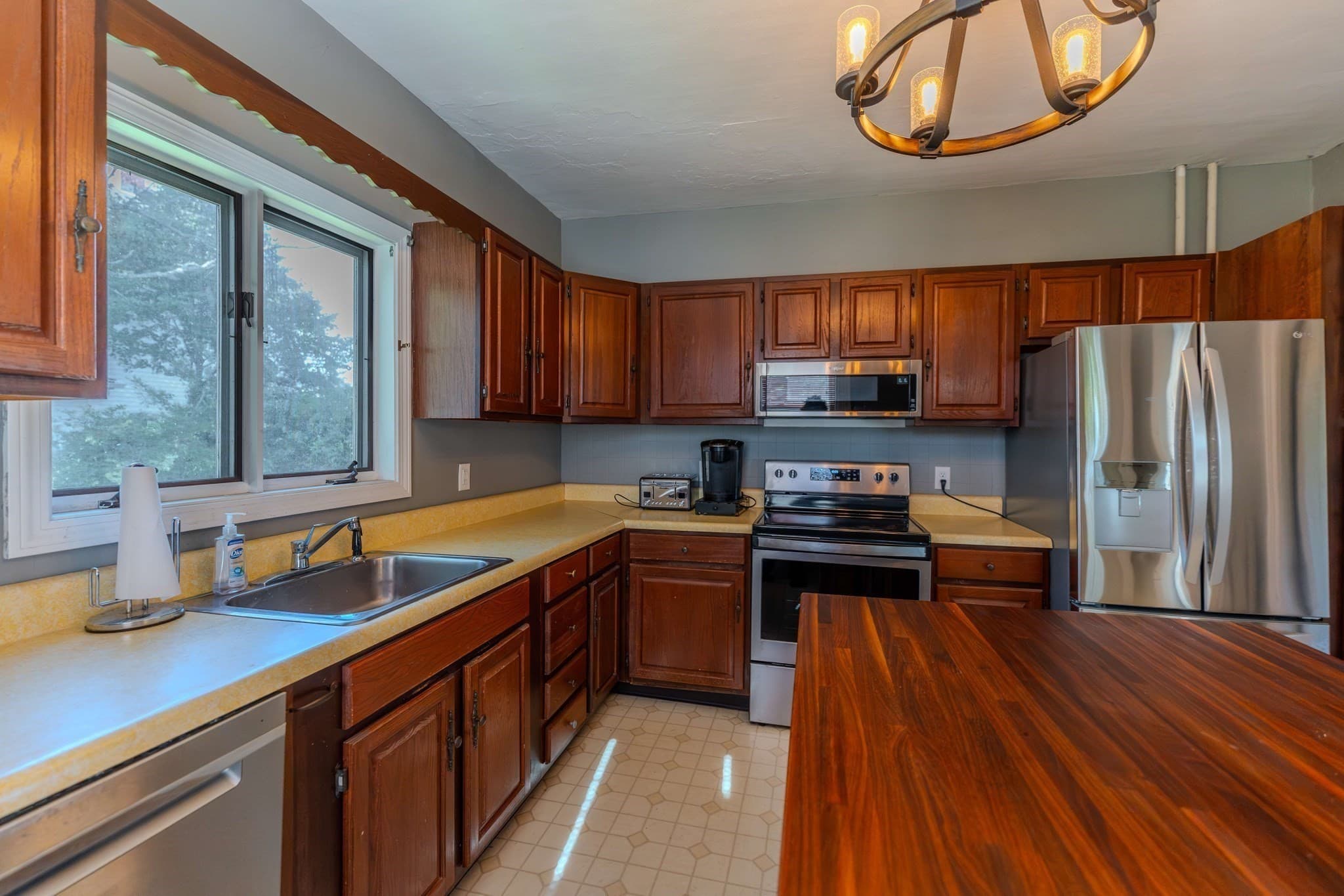 Single Family Residence at 16 Chapel St, Wareham MA 02571, photo 8 of 41