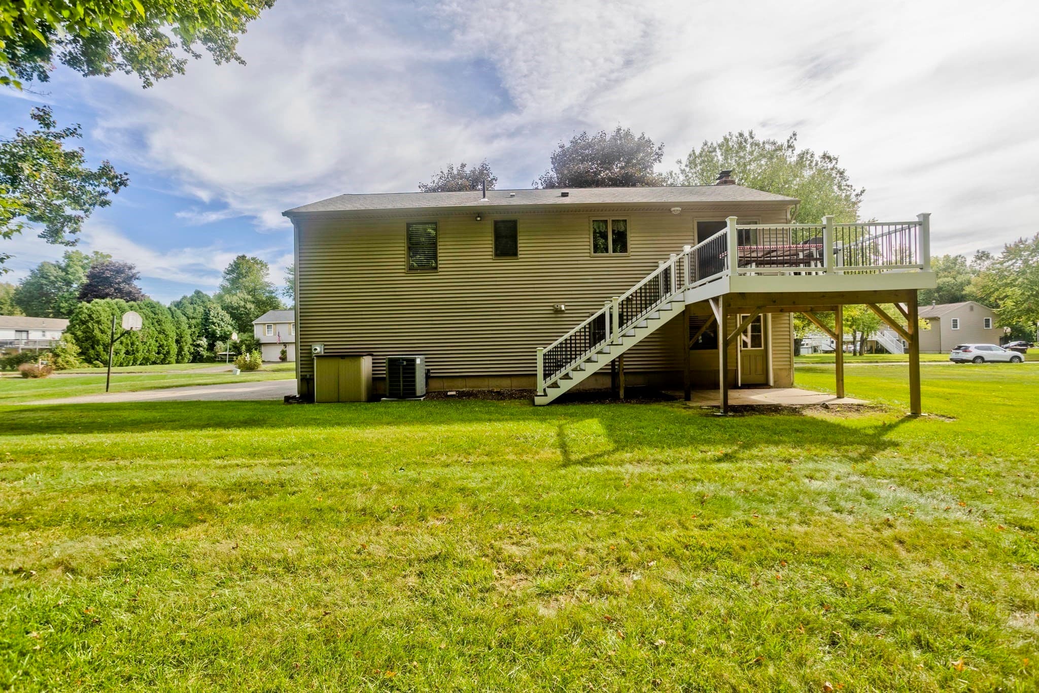 Single Family Residence at 5 Tamarack Ln, Agawam MA 01030, Agawam, photo 5 of 41