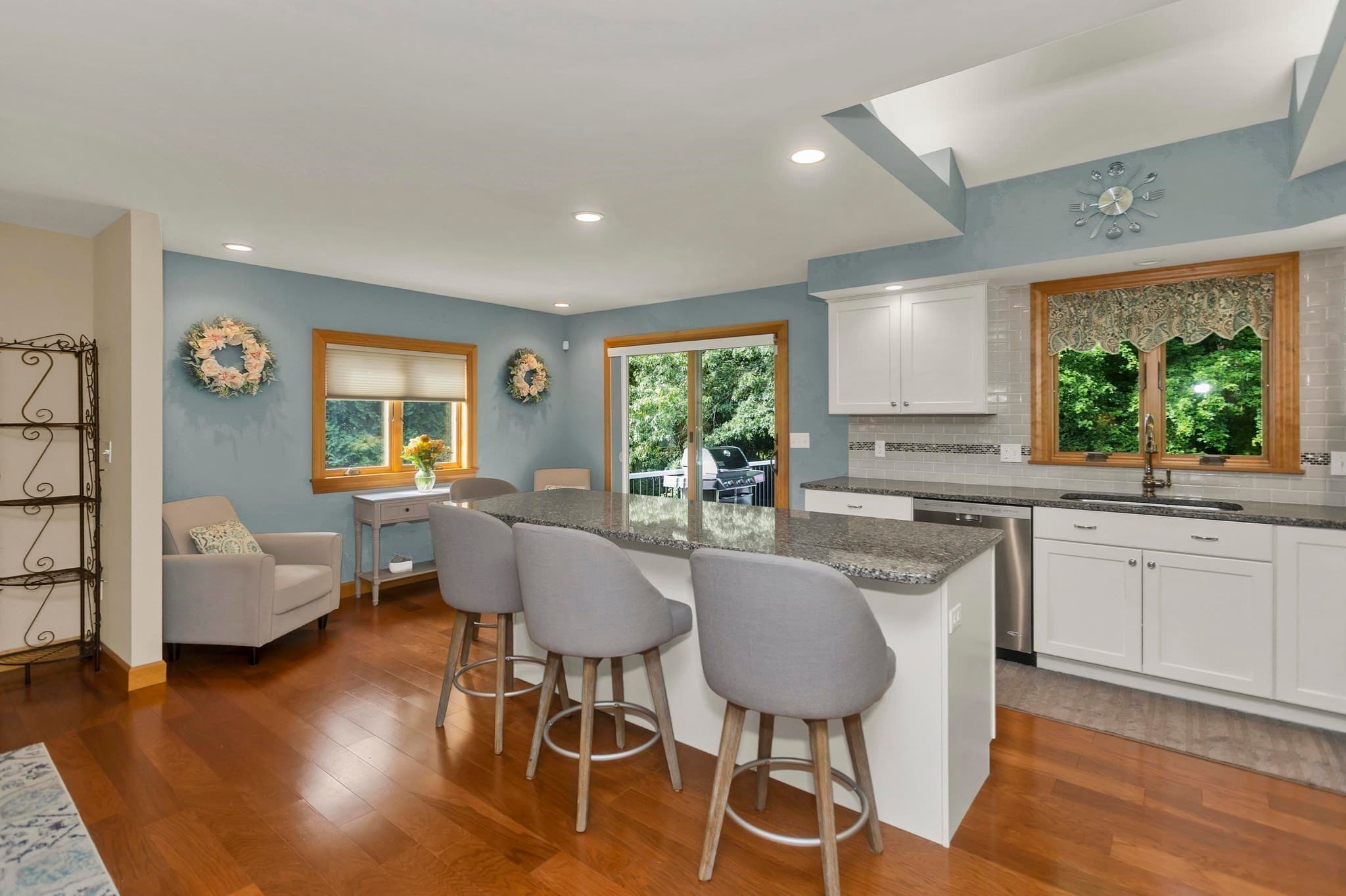 Single Family Residence at 5 Tamarack Ln, Agawam MA 01030, Agawam, photo 8 of 41