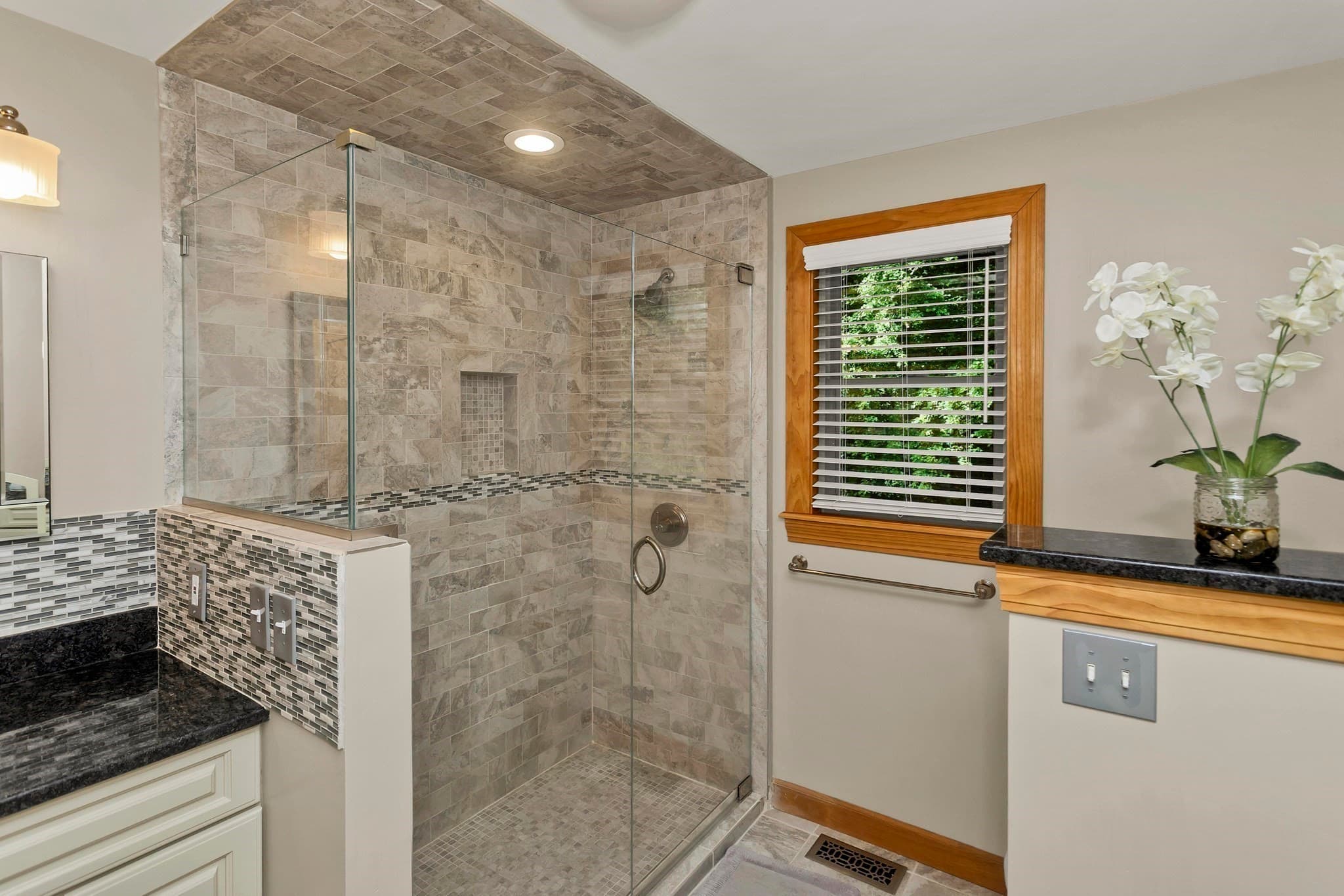 Single Family Residence at 5 Tamarack Ln, Agawam MA 01030, Agawam, photo 25 of 41
