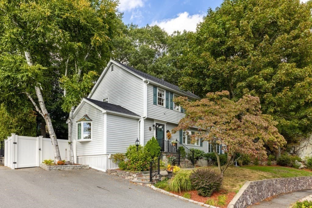 Single Family Residence at 2 Rosemary Ave, Wakefield MA 01880, Wakefield, photo 3 of 42