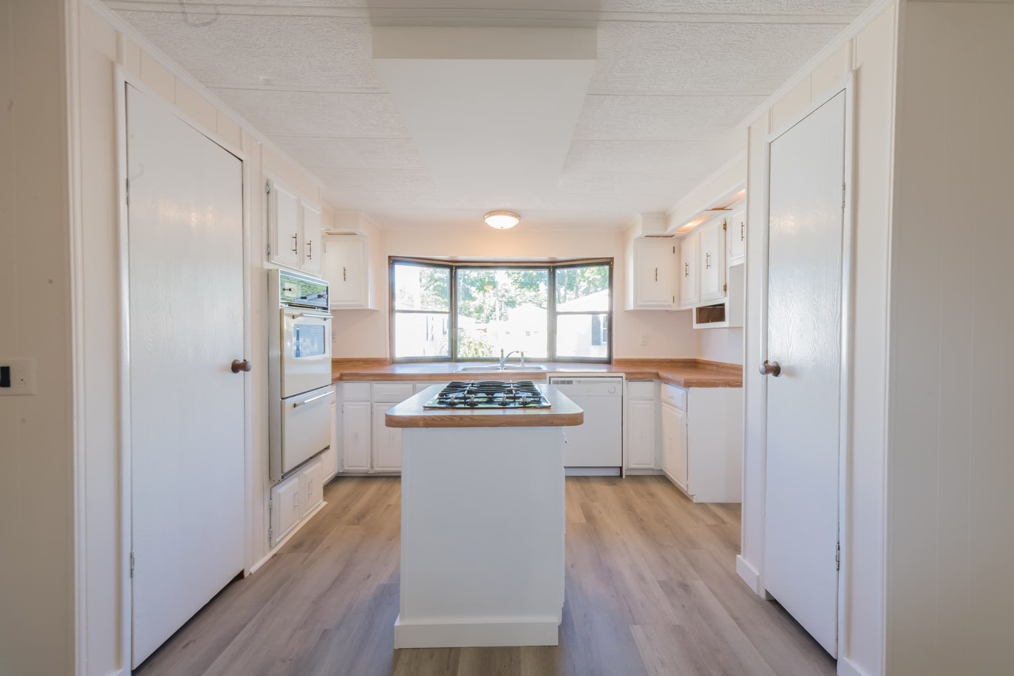 Mobile Home at 8 Patriot Circle, Plymouth MA 02360, Plymouth, photo 3 of 15