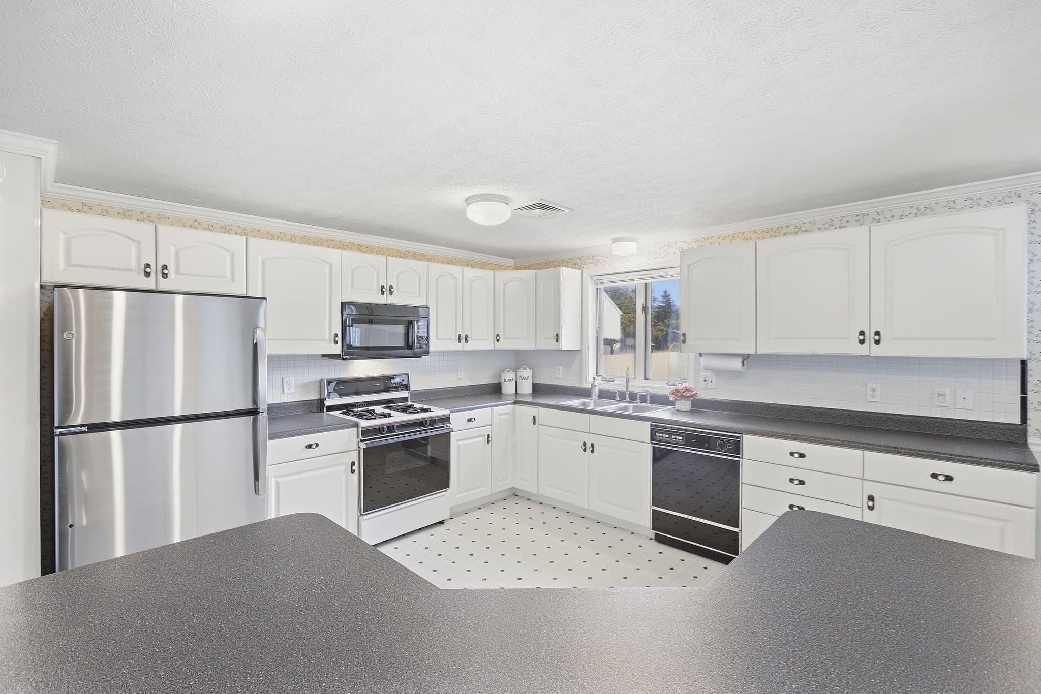 Single Family Residence at 20 Elm St, Dracut MA 01826, Dracut, photo 15 of 38